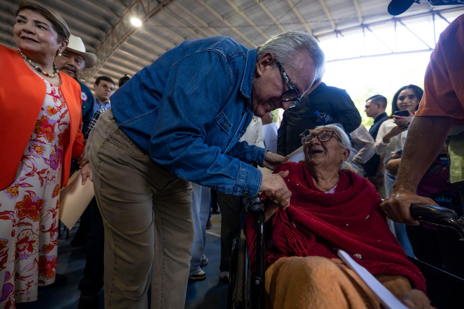 $!Más de 3 mil familias de Guasave reciben sus títulos de propiedad