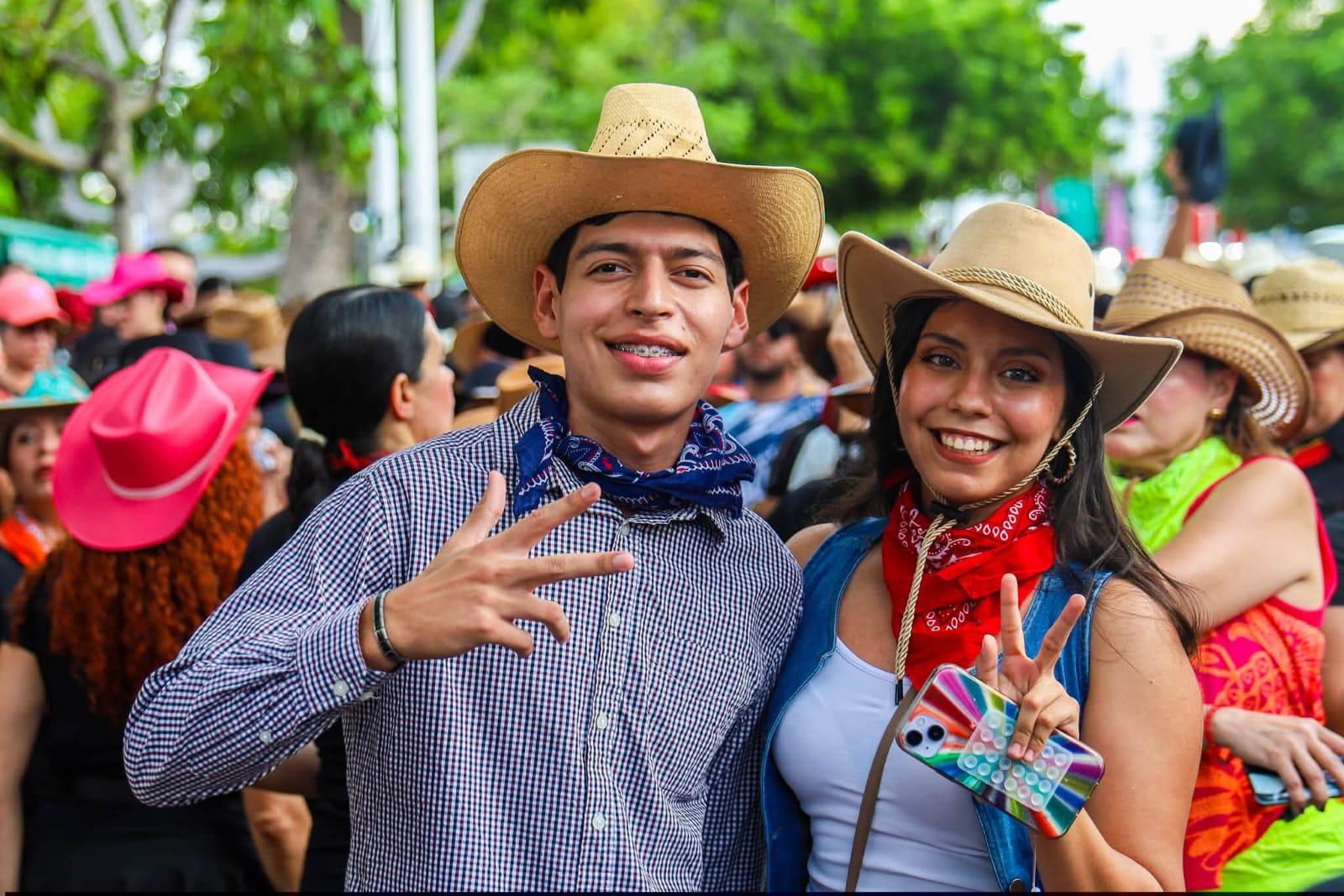$!VaqueRun reúne a familias y jóvenes en una tarde de deporte, música y diversión en Culiacán