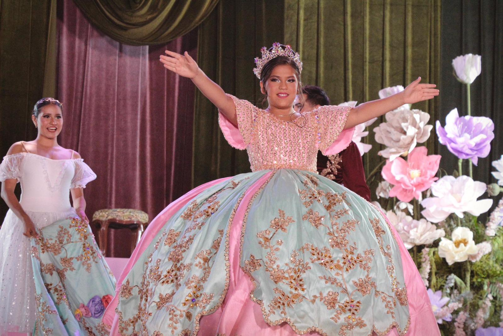 $!Grettel I es coronada como Reina Infantil de los Juegos Florales de la Feria de la Primavera en Rosario