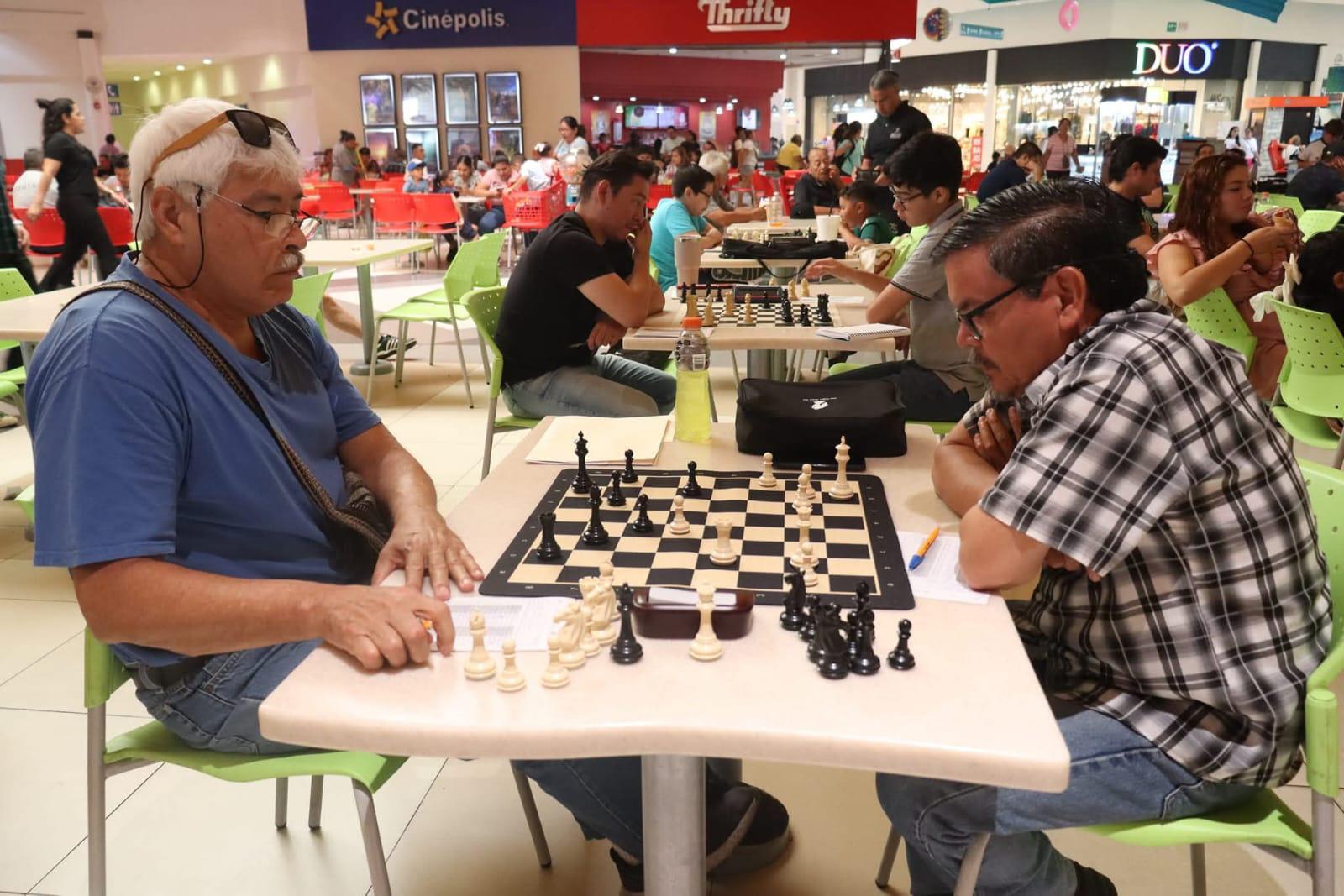 $!¡A coronar peones, en Plaza Acaya!