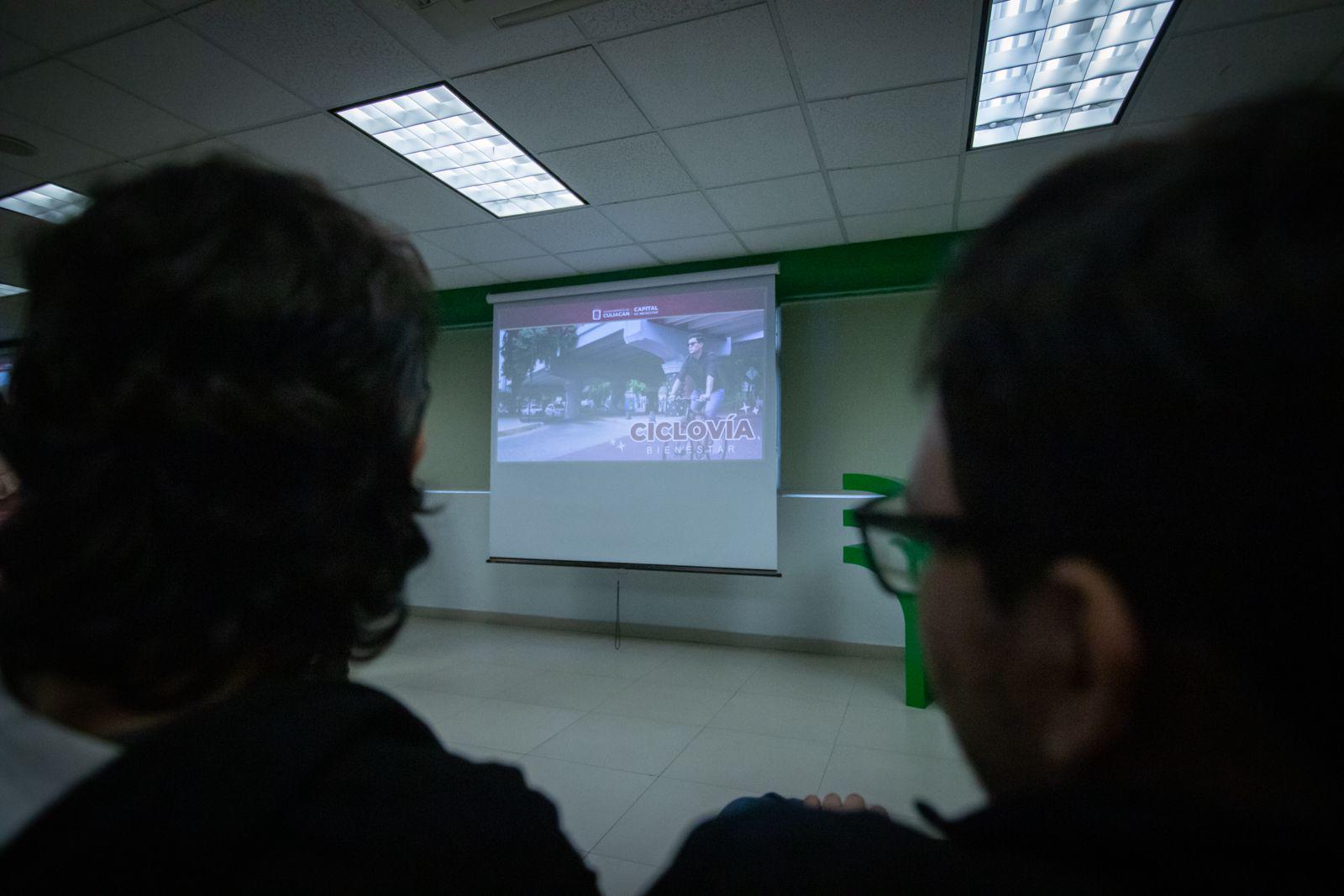 $!Presenta Gámez Mendívil proyecto de ciclovías a estudiantes del Tecmilenio