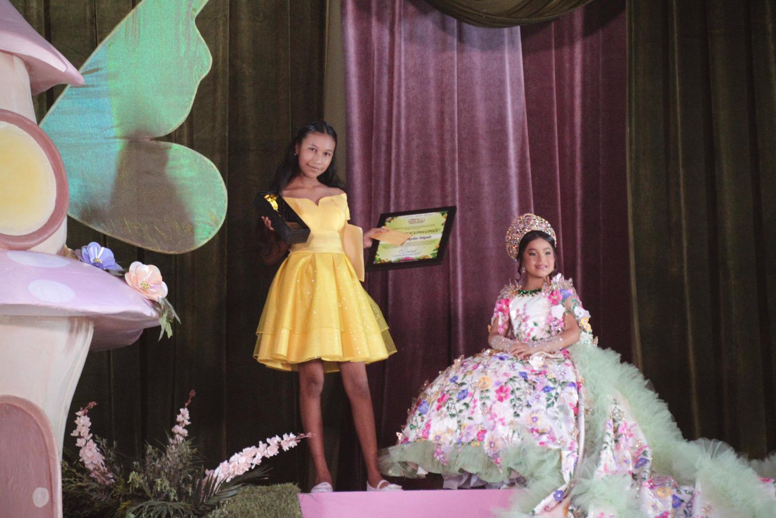 $!Grettel I es coronada como Reina Infantil de los Juegos Florales de la Feria de la Primavera en Rosario
