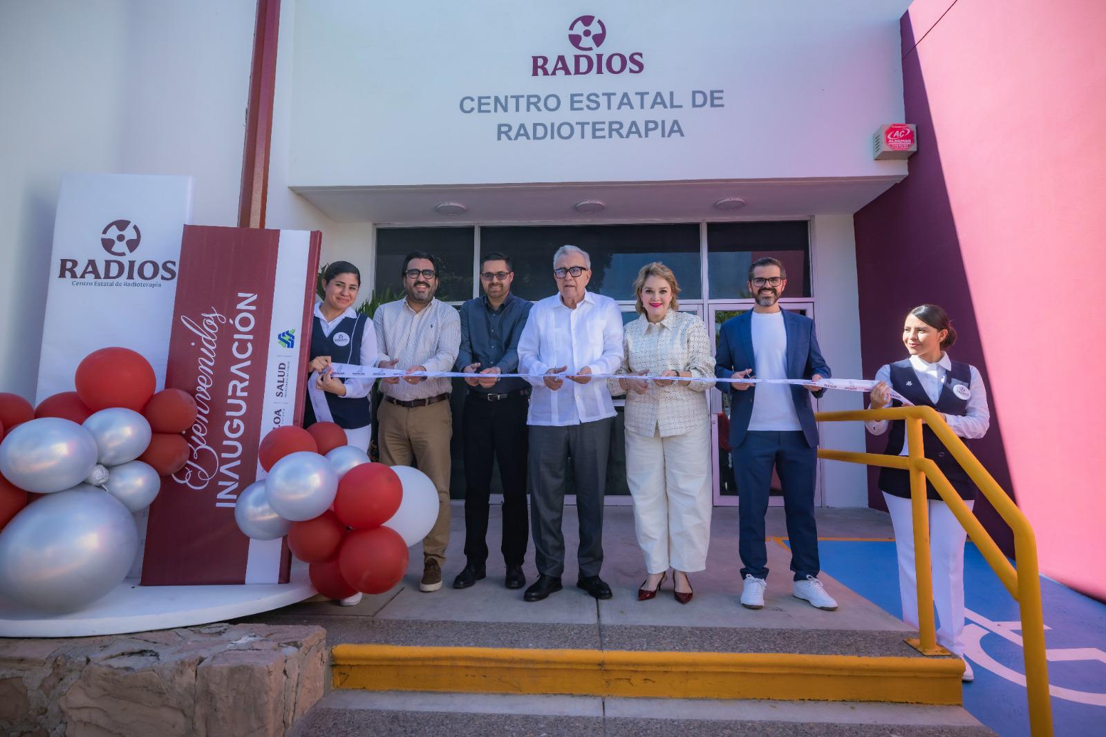 $!Rocha Moya inaugura en Culiacán el Centro Estatal de Radioterapia