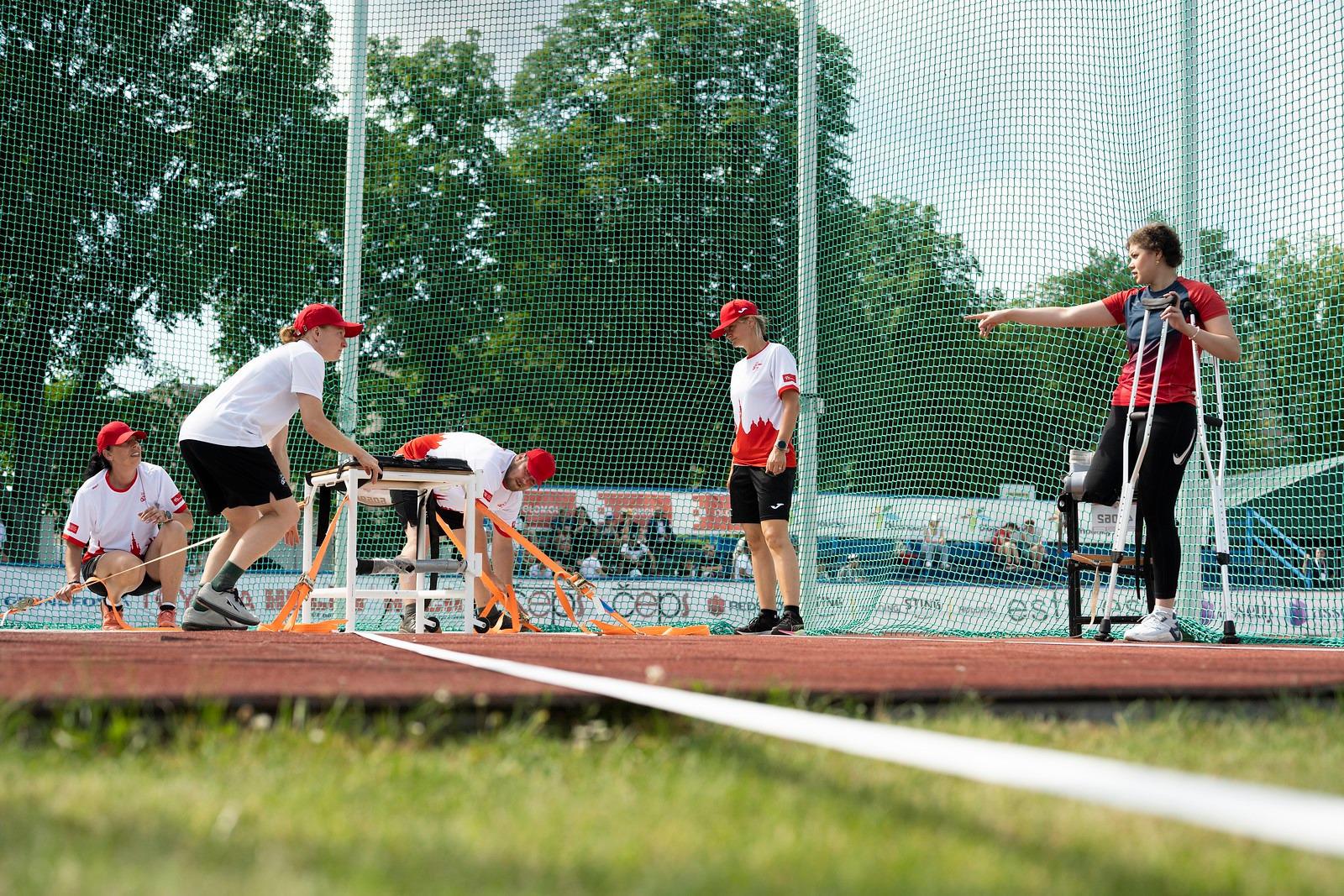 $!Pauleth Mejía y Norma Cázares brillan en República Checa con medallas de oro para Sinaloa