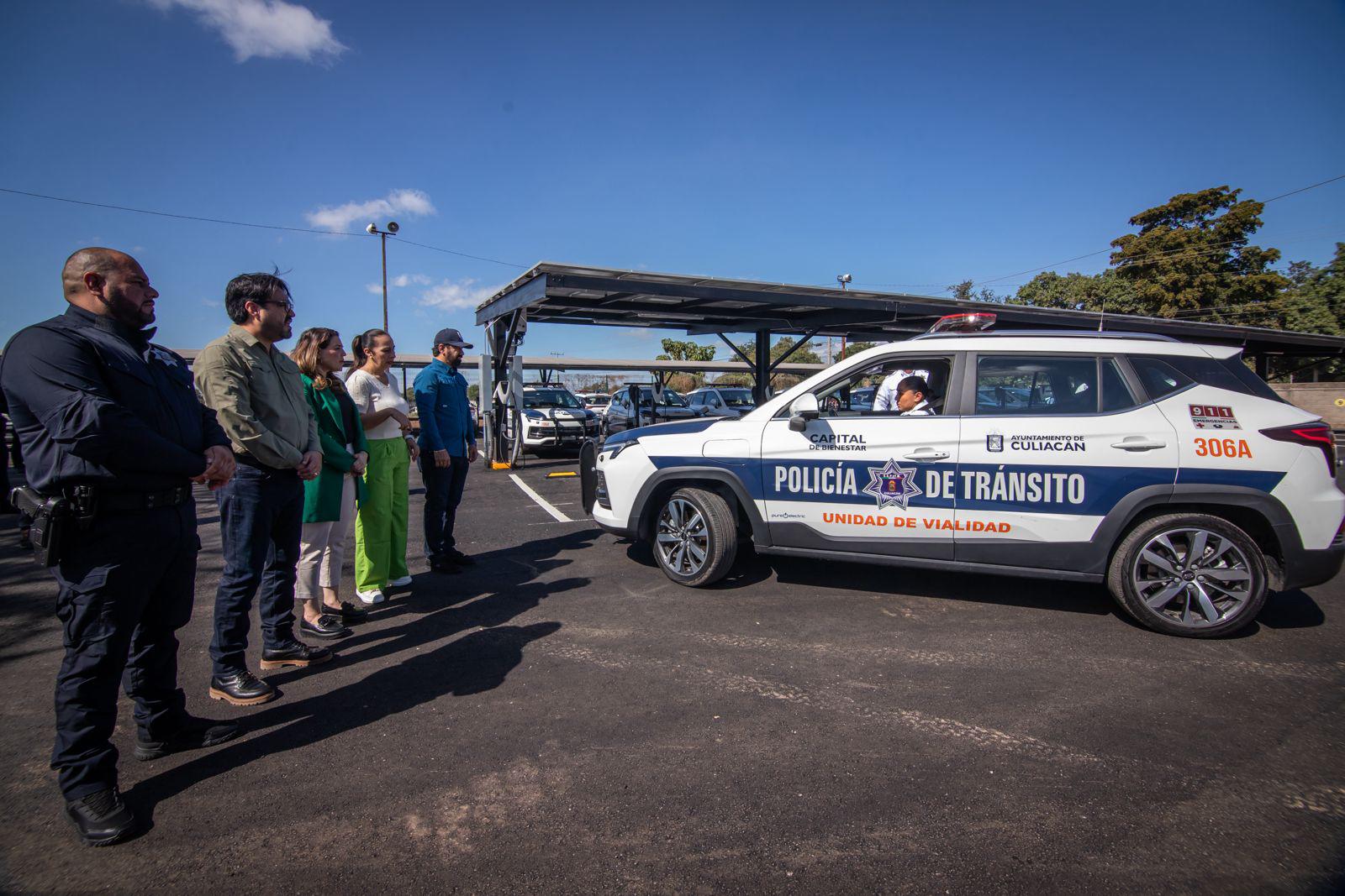 $!Entregan a SSPyTM Culiacán 30 patrullas eléctricas y equipo táctico