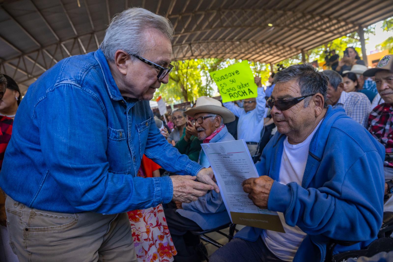 $!Más de 3 mil familias de Guasave reciben sus títulos de propiedad