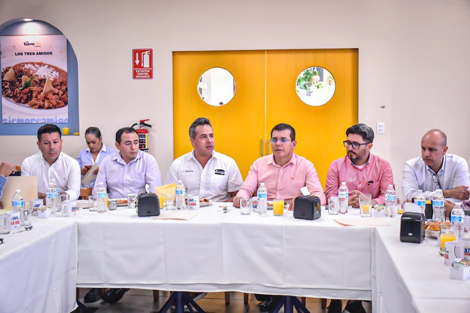 $!Acuerdan restauranteros y Alcalde trabajar juntos por Mazatlán