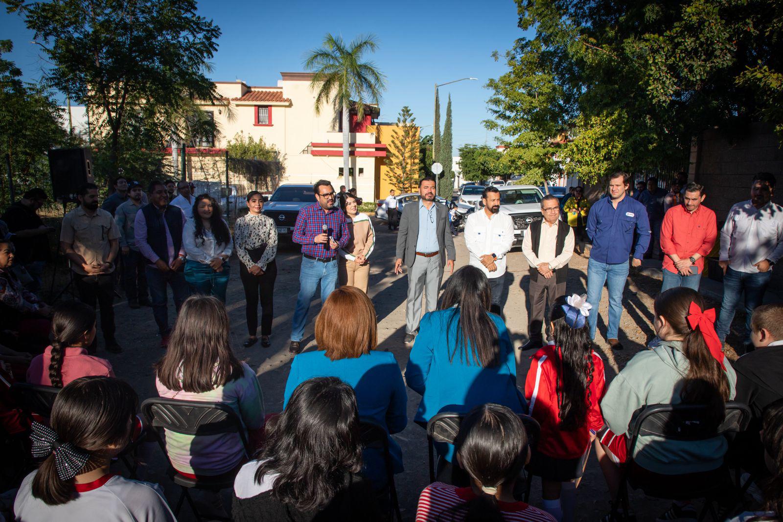 $!Inician construcción de calle en La Conquista y entregan pavimentación en Aguaruto, Culiacán