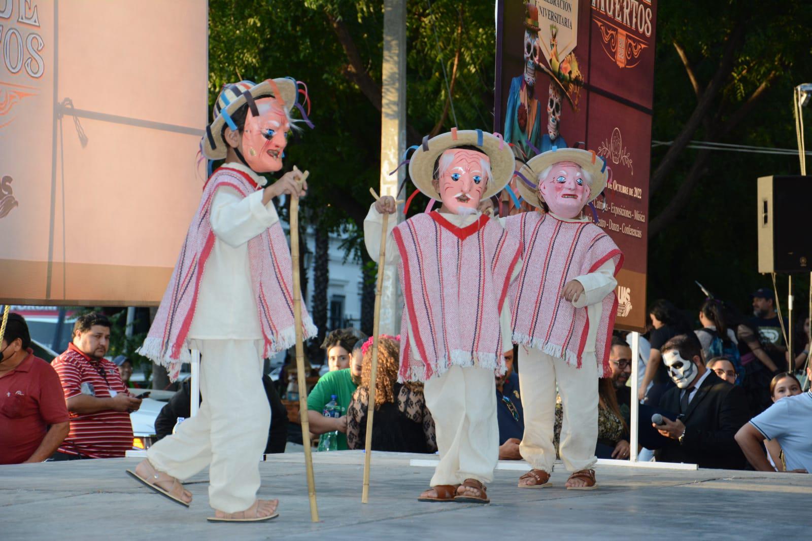 $!La UAS mantiene vivas las tradiciones de Día de Muertos