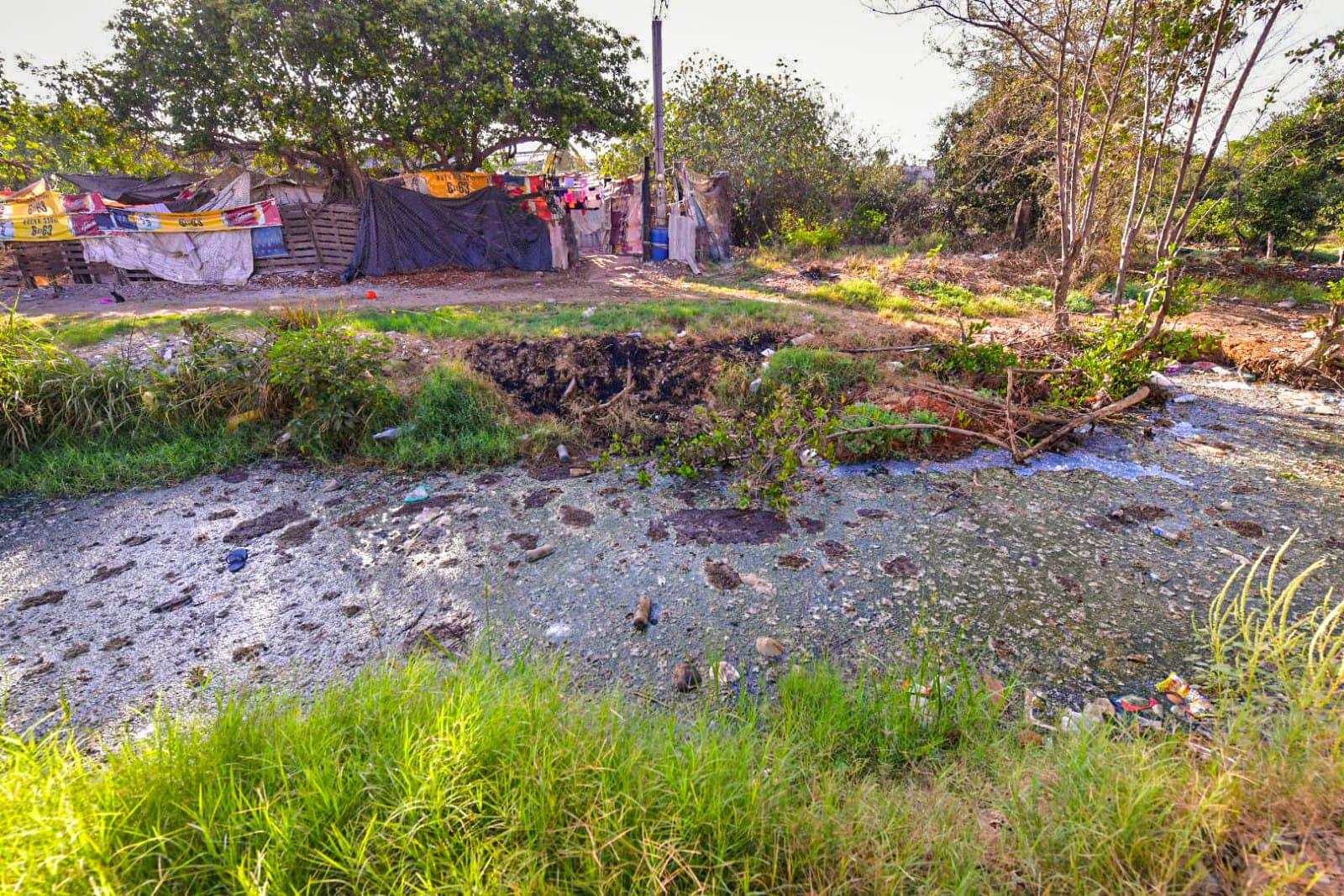 $!Arranca en Mazatlán limpieza de canal pluvial en la Quinta Chapalita