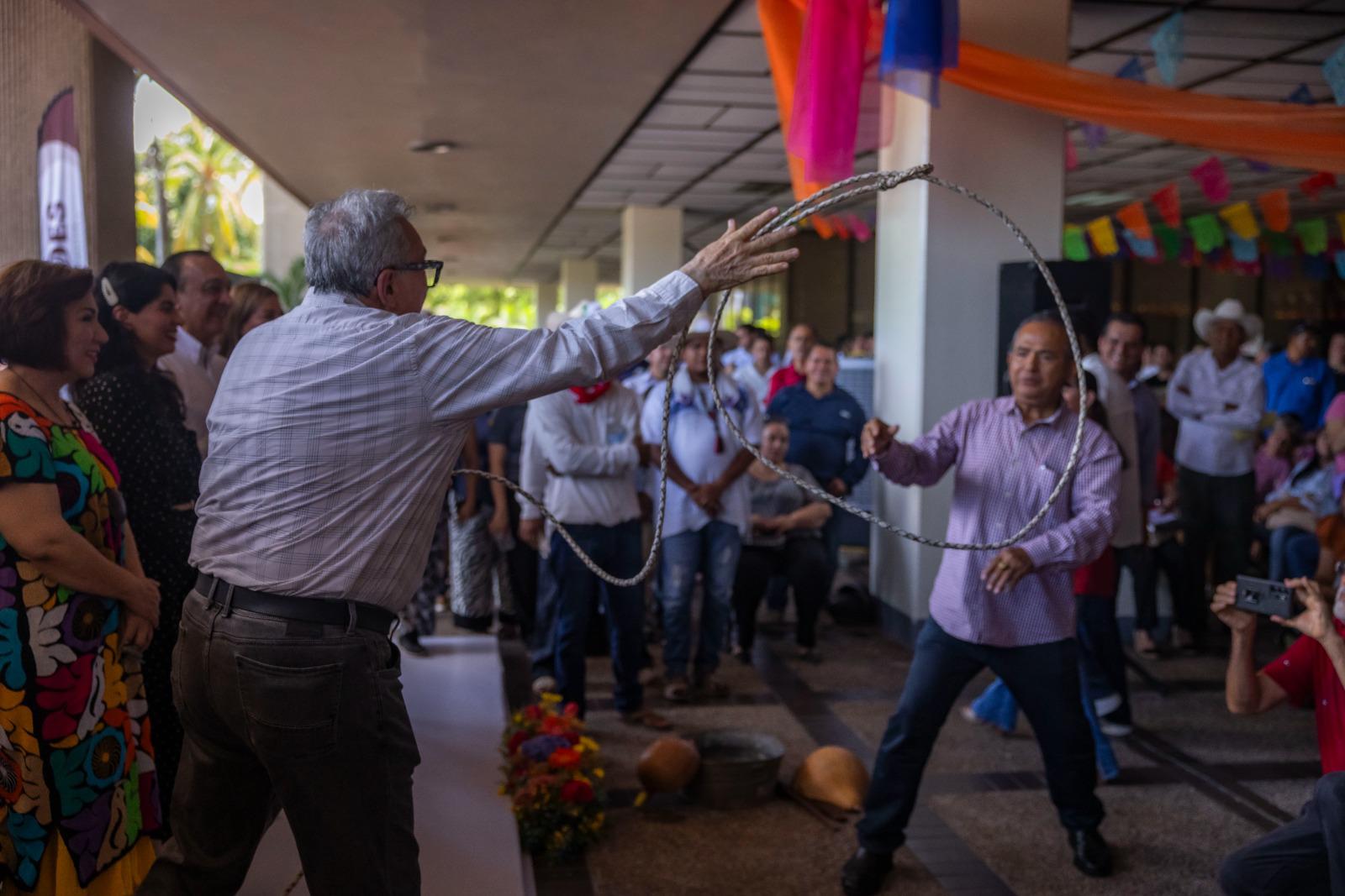 $!Entregan apoyos para actividades productivas de comunidades indígenas en Sinaloa