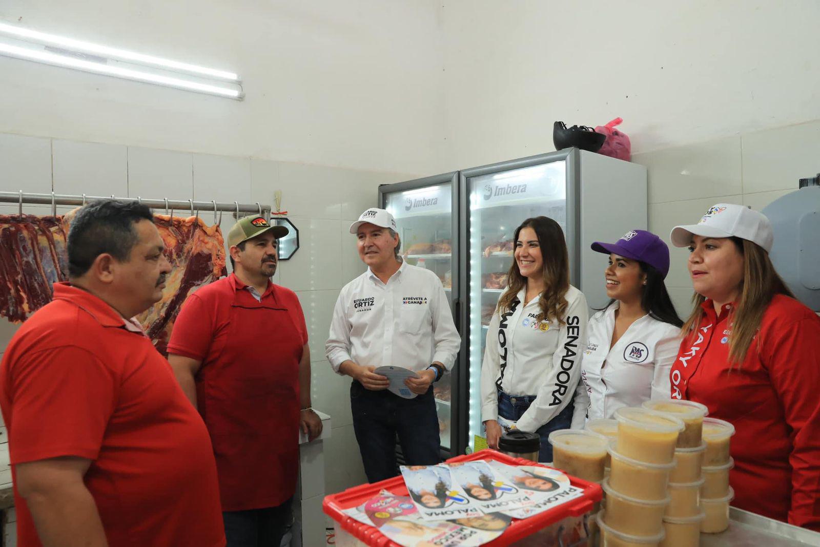 $!Visitan candidatas a locatarios y comerciantes del mercado municipal, en Escuinapa