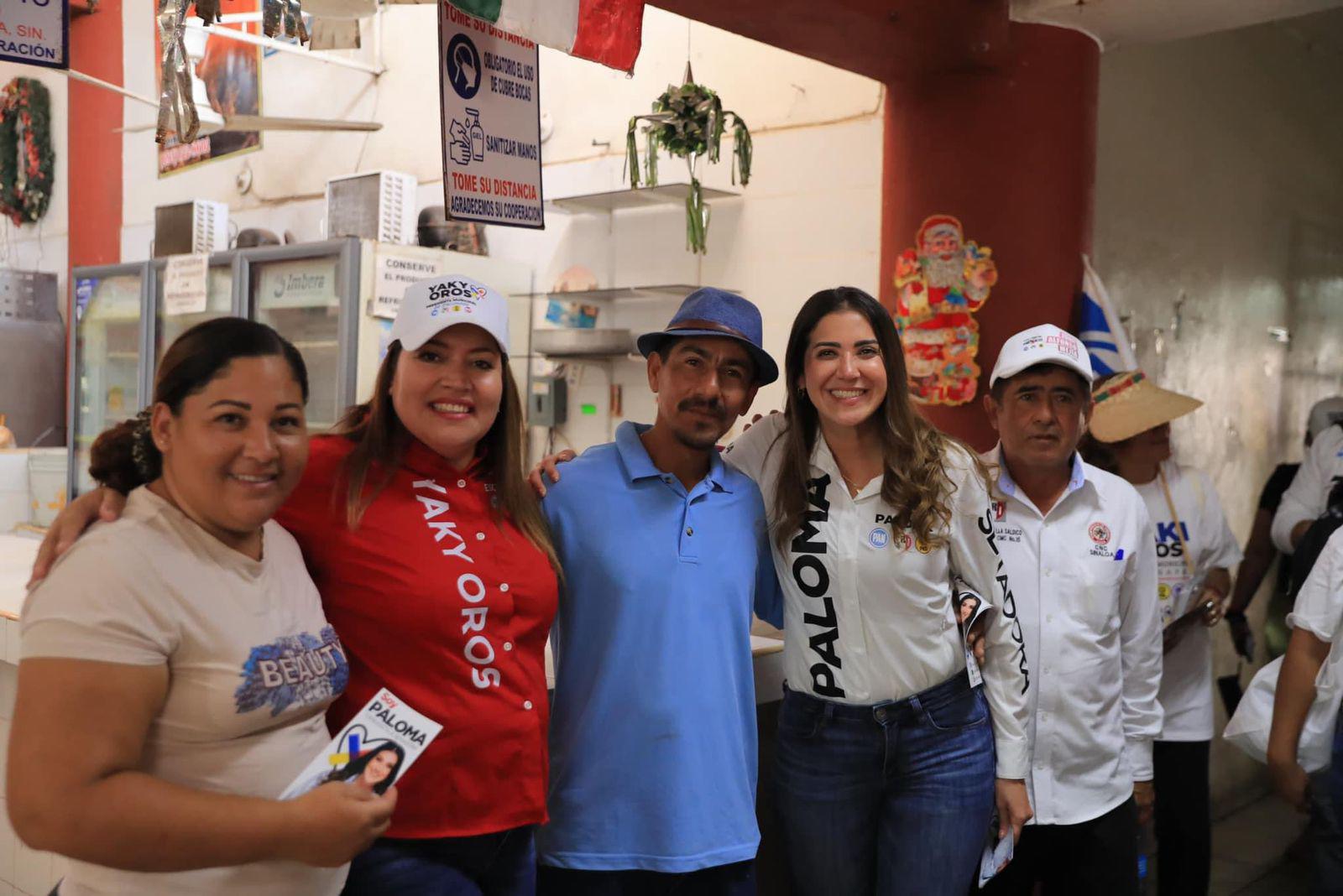 $!Visitan candidatas a locatarios y comerciantes del mercado municipal, en Escuinapa