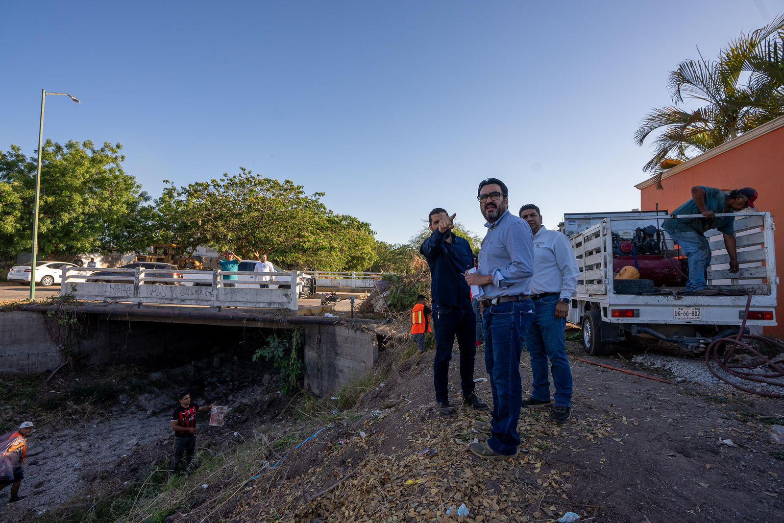 $!Limpian en Culiacán arroyos y canales para evitar inundaciones