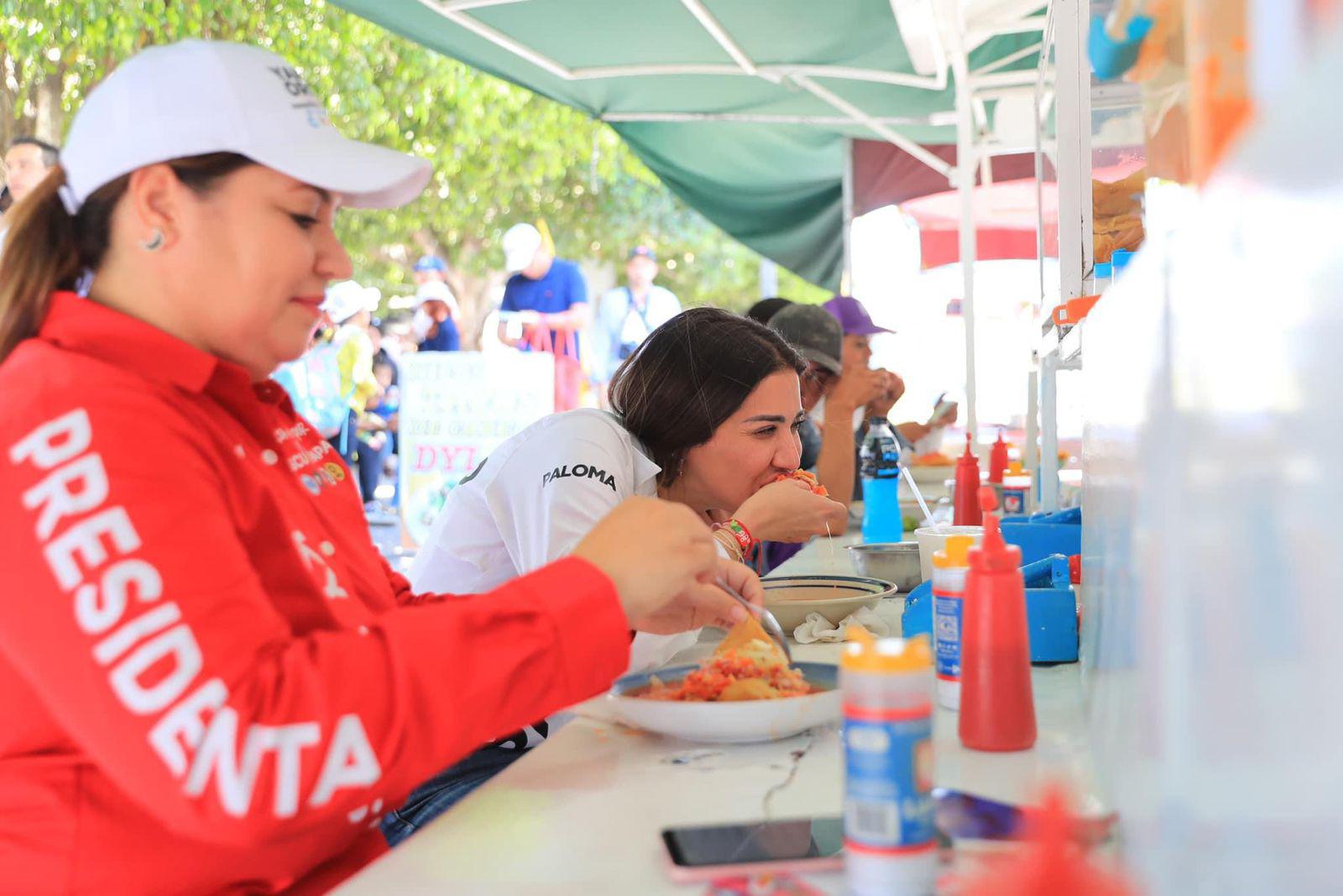 $!Visitan candidatas a locatarios y comerciantes del mercado municipal, en Escuinapa