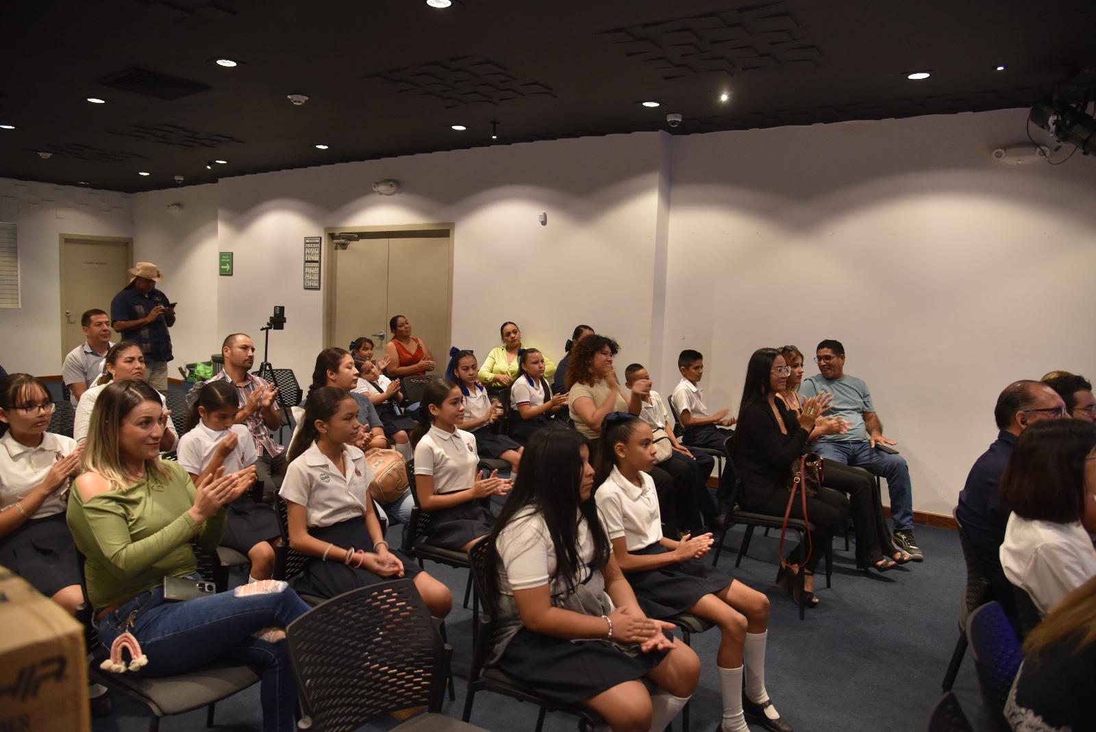 $!Preocupa a niños el desperdicio y contaminación del agua