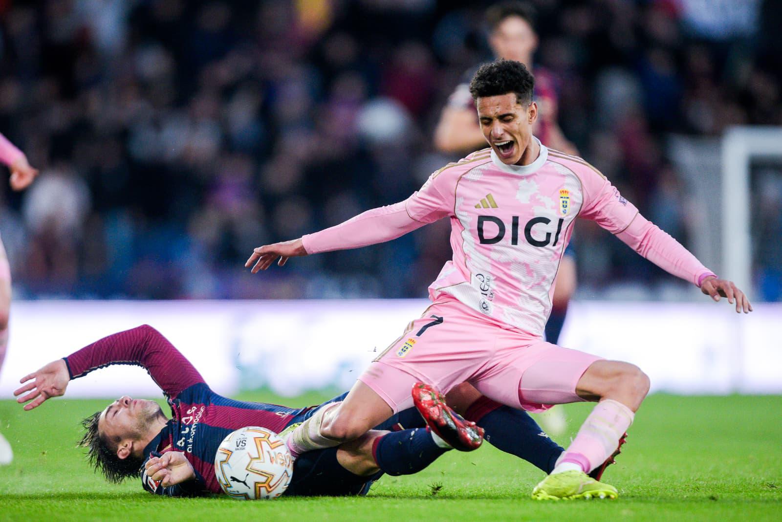 $!El Oviedo de Guillermo Almada cae ante Levante y se hunde en el último lugar de LaLiga