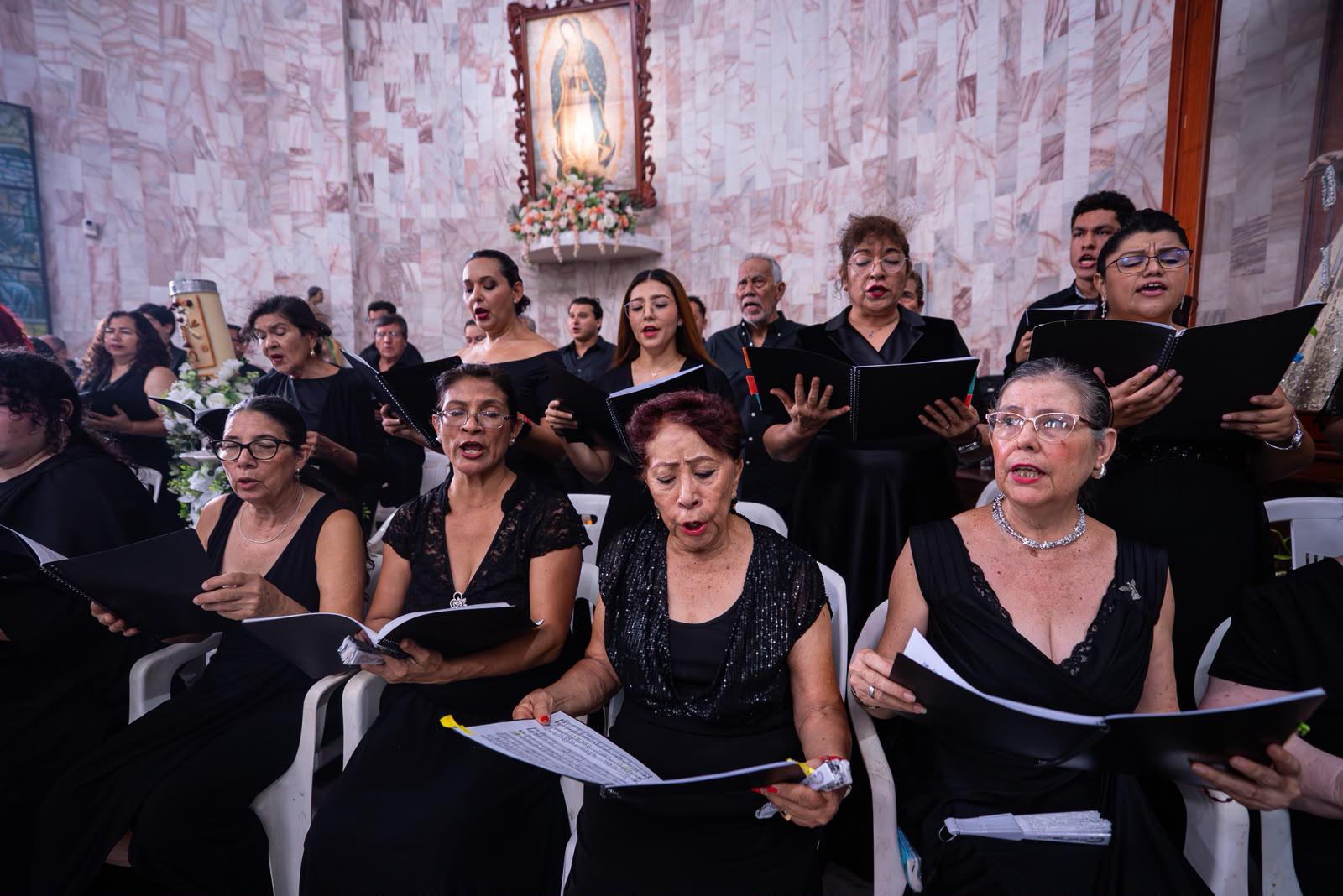 $!El Coro Ángela Peralta lleva un mensaje de paz a la colonia Juárez
