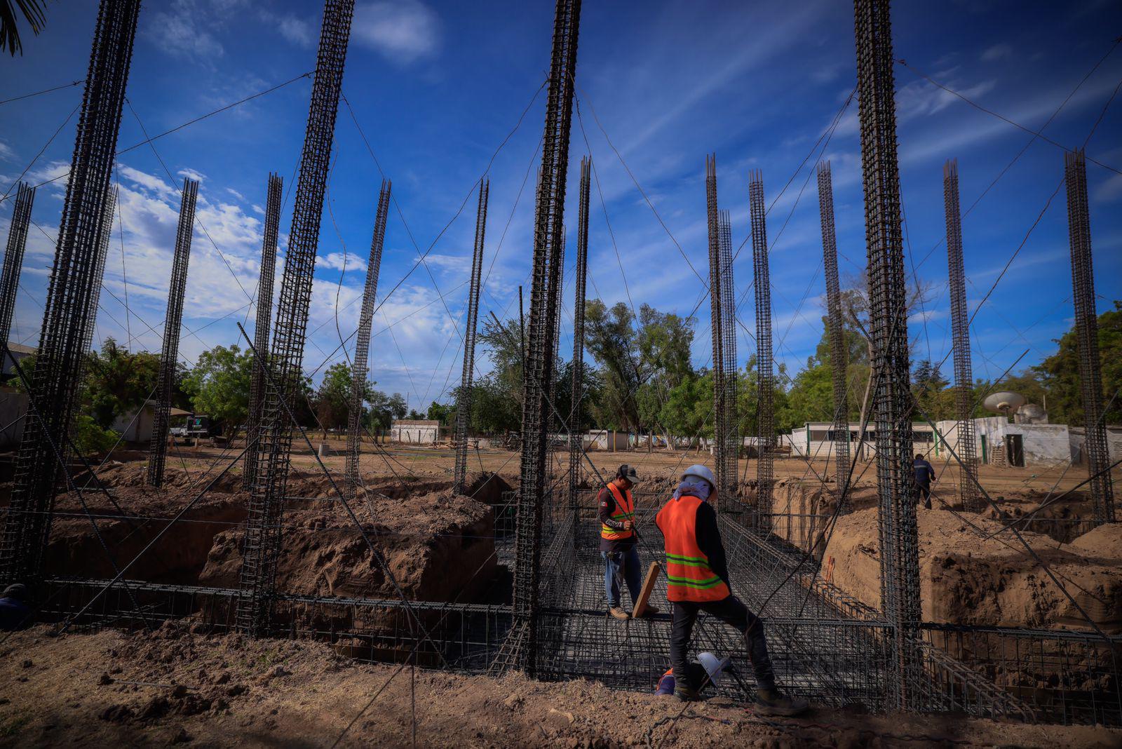 $!Dan banderazo a obra de edificio de la Facultad de Medicina de la UAS en Guasave; costará $48.9 millones