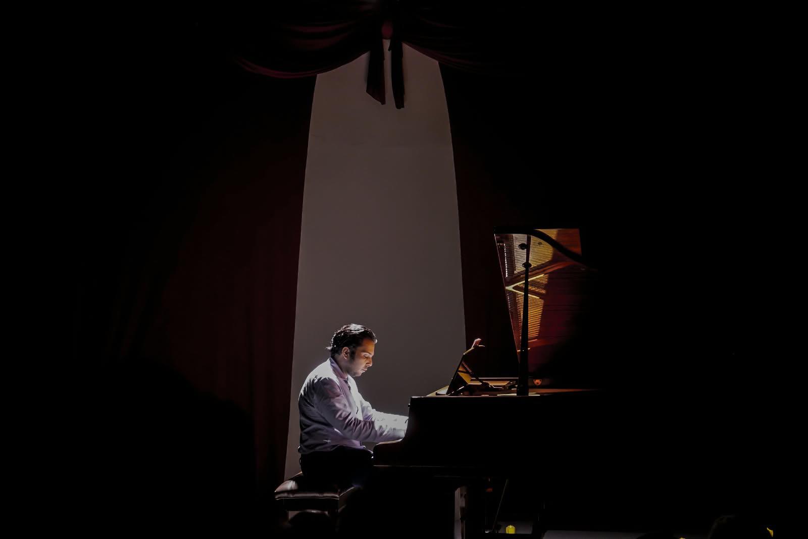 $!El pianista interpretó obras de Beethoven, Chopin, Moszkowski, Rachmaninoff y Liszt durante la velada musical.