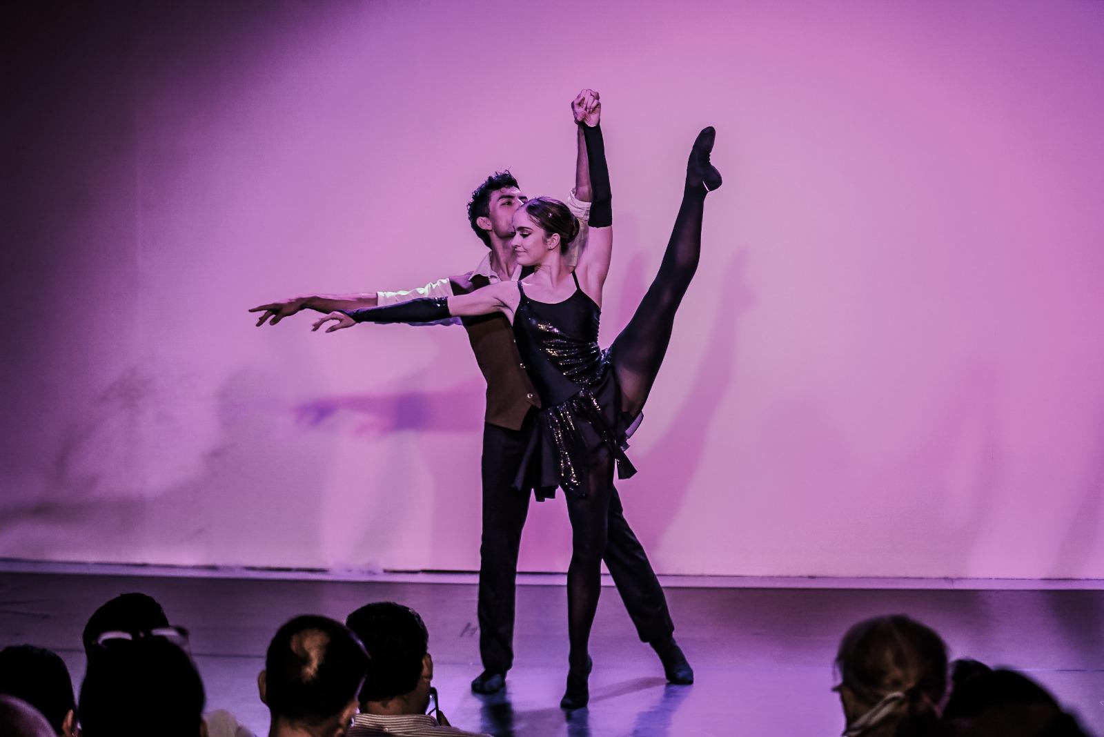 $!La música y la danza se encontraron en el escenario de Casa Haas.