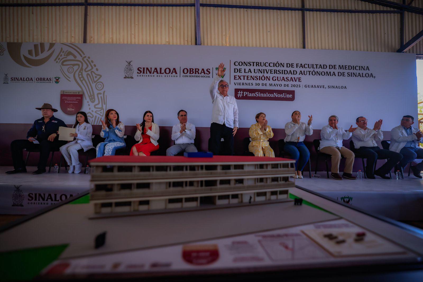 $!Dan banderazo a obra de edificio de la Facultad de Medicina de la UAS en Guasave; costará $48.9 millones