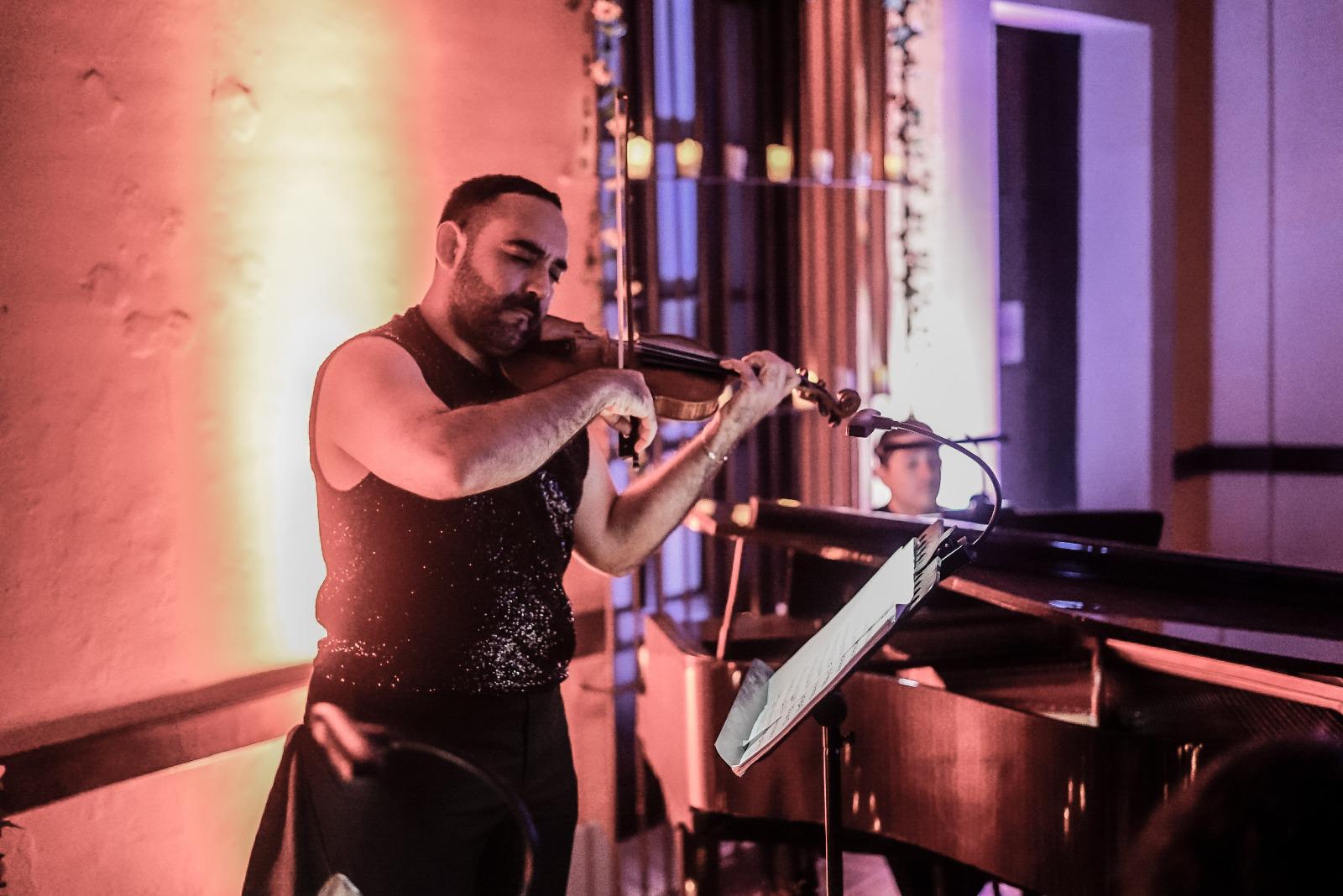 $!Juan Pablo García, Citlali Cisneros y Víctor Osuna integran el Adagio Trío, encargado de la parte musical del espectáculo.