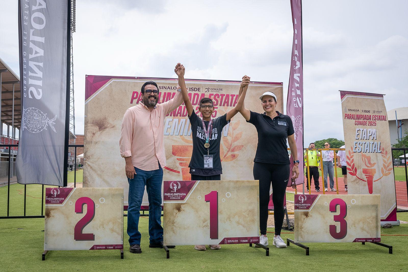 $!Entrega Alcalde de Culiacán medallas de la Paralimpiada Estatal Conade 2025