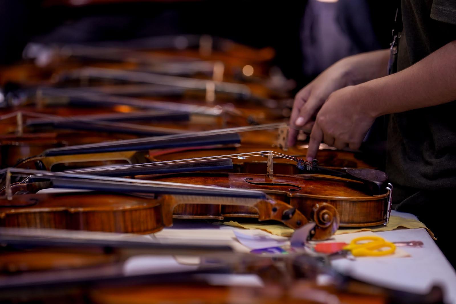 $!Los participantes conocieron técnicas para conservar en mejores condiciones sus violines, violas y chelos.
