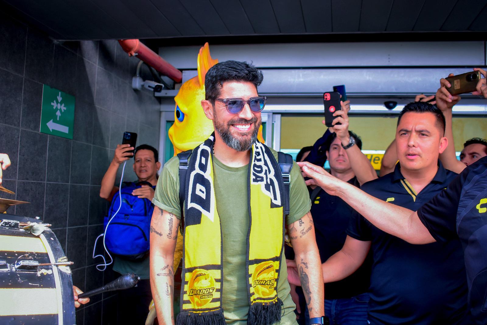 $!Llega ‘El Loco’ Abreu a Culiacán para devolver la ilusión al Gran Pez