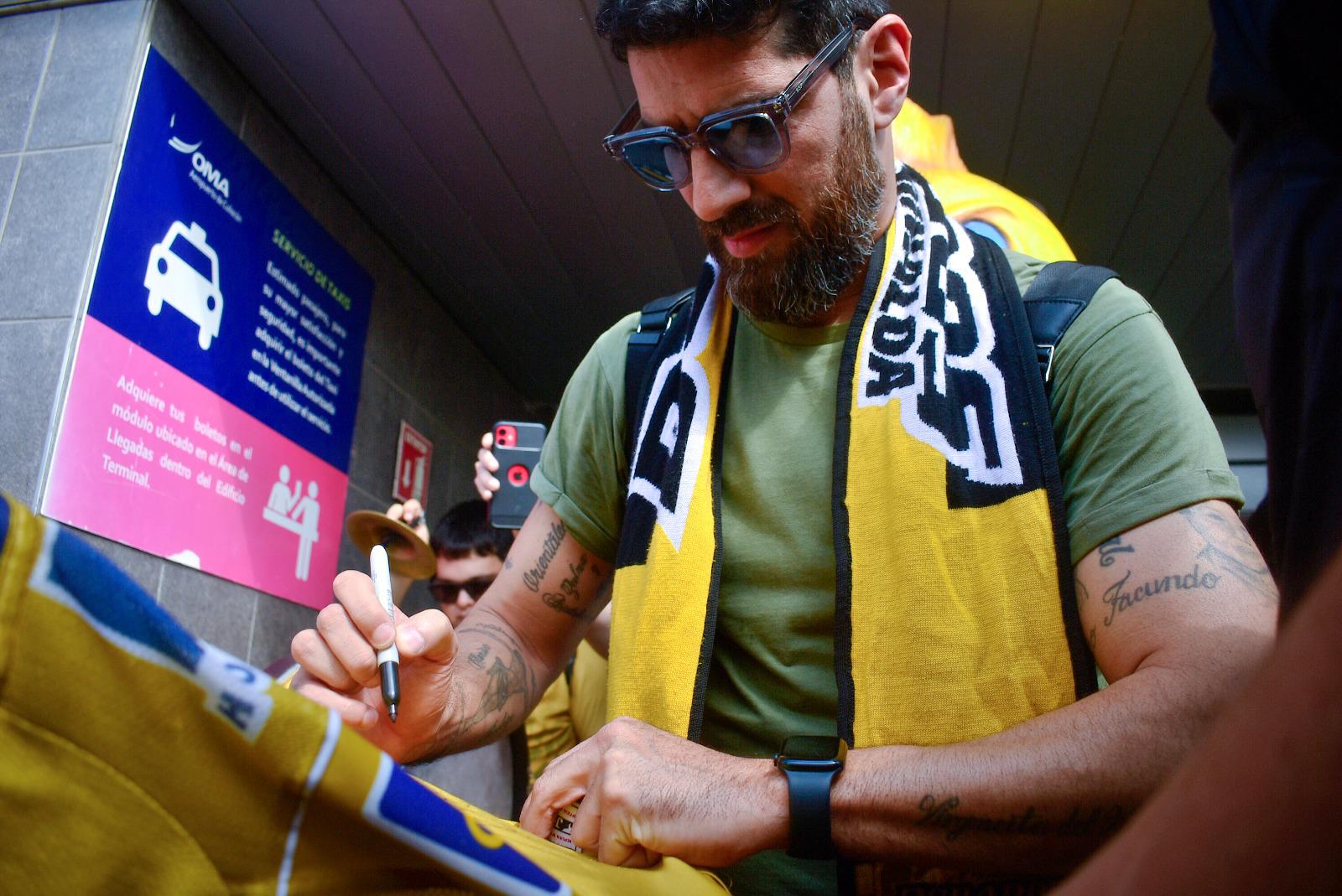 $!Llega ‘El Loco’ Abreu a Culiacán para devolver la ilusión al Gran Pez