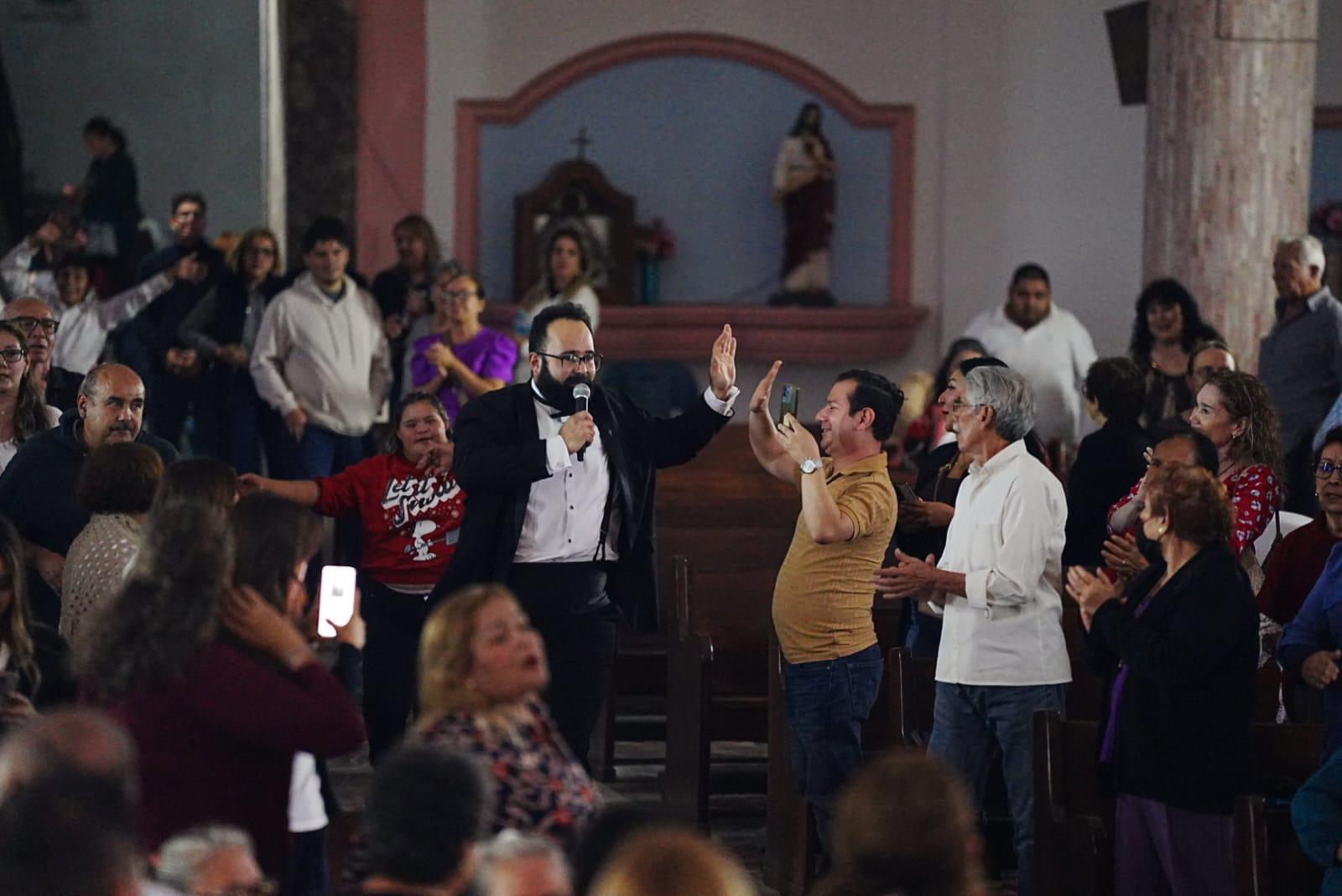 $!El público entusiasta participó activamente durante toda la velada navideña.