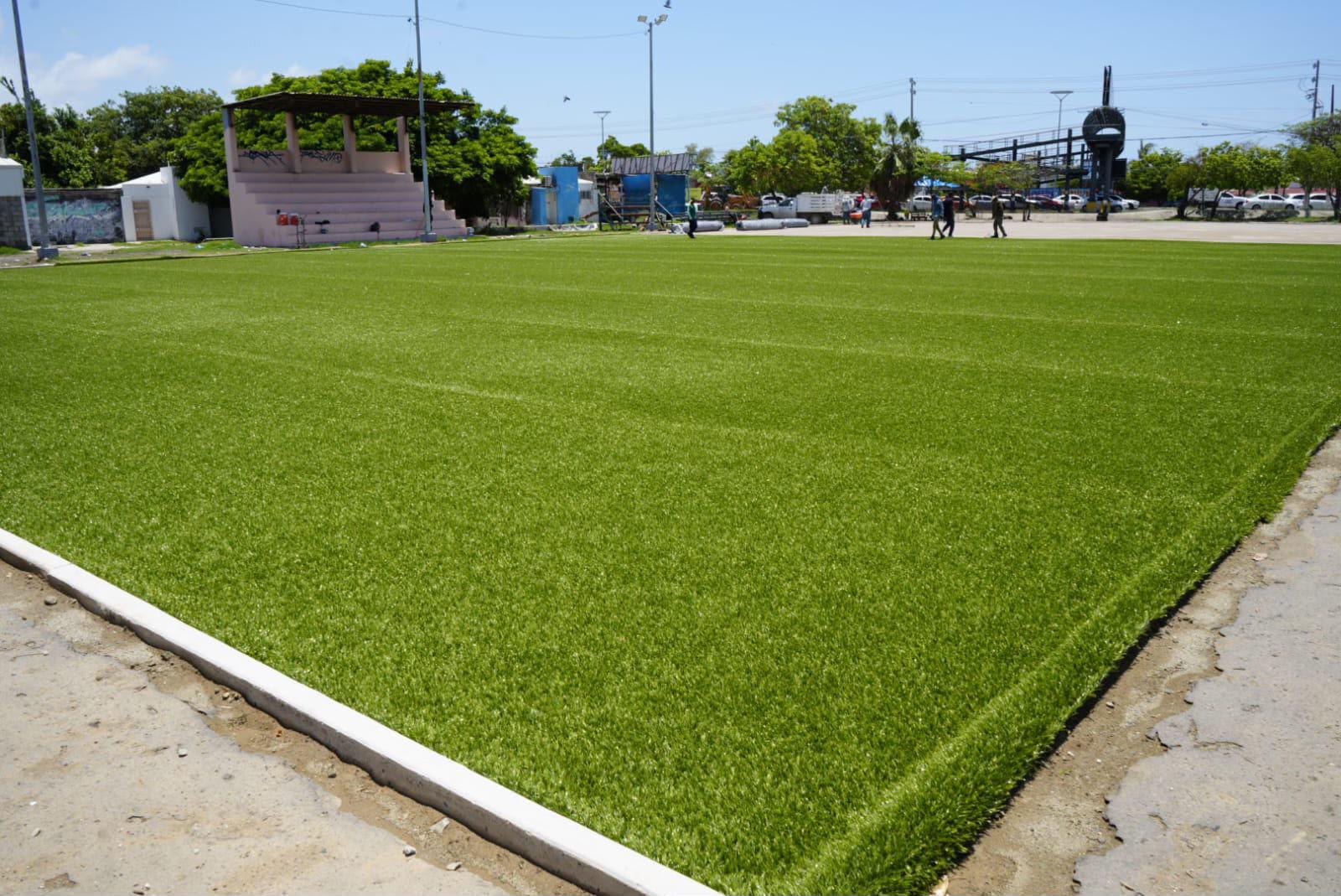 $!Avanza rehabilitación de la cancha El Delfín en Mazatlán