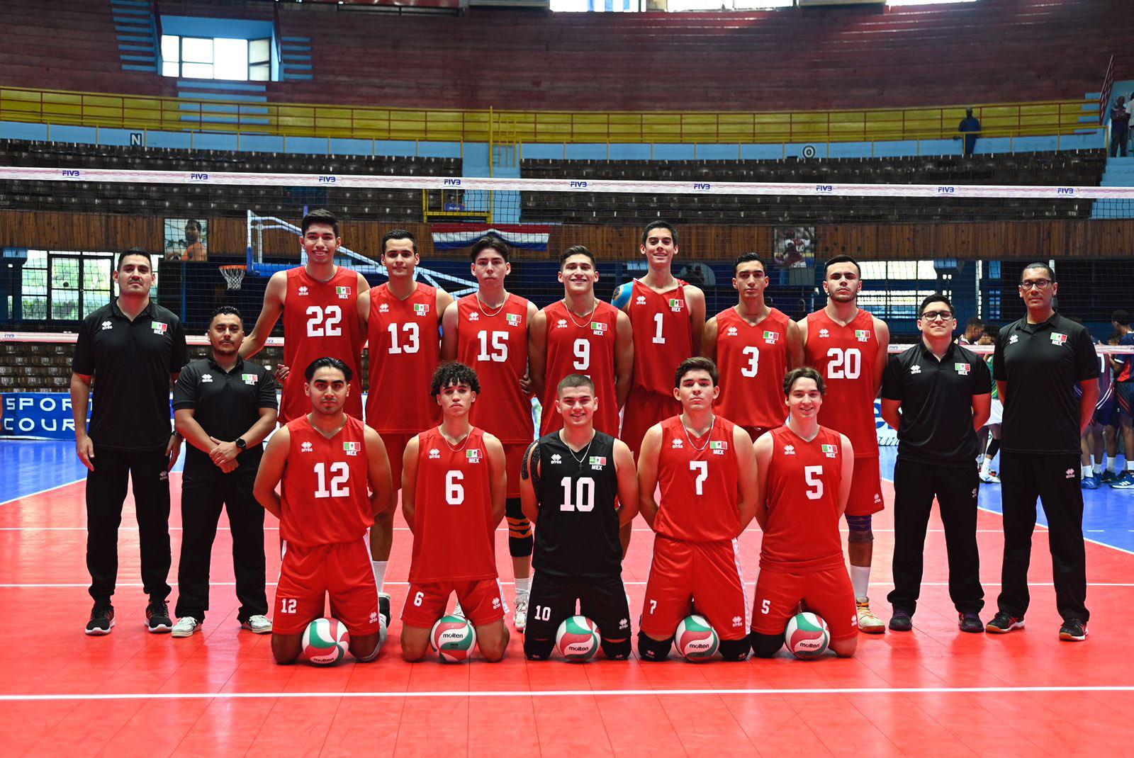 $!Compiten sinaloenses con Selección Nacional de voleibol de sala en Copa Panamericana en Cuba