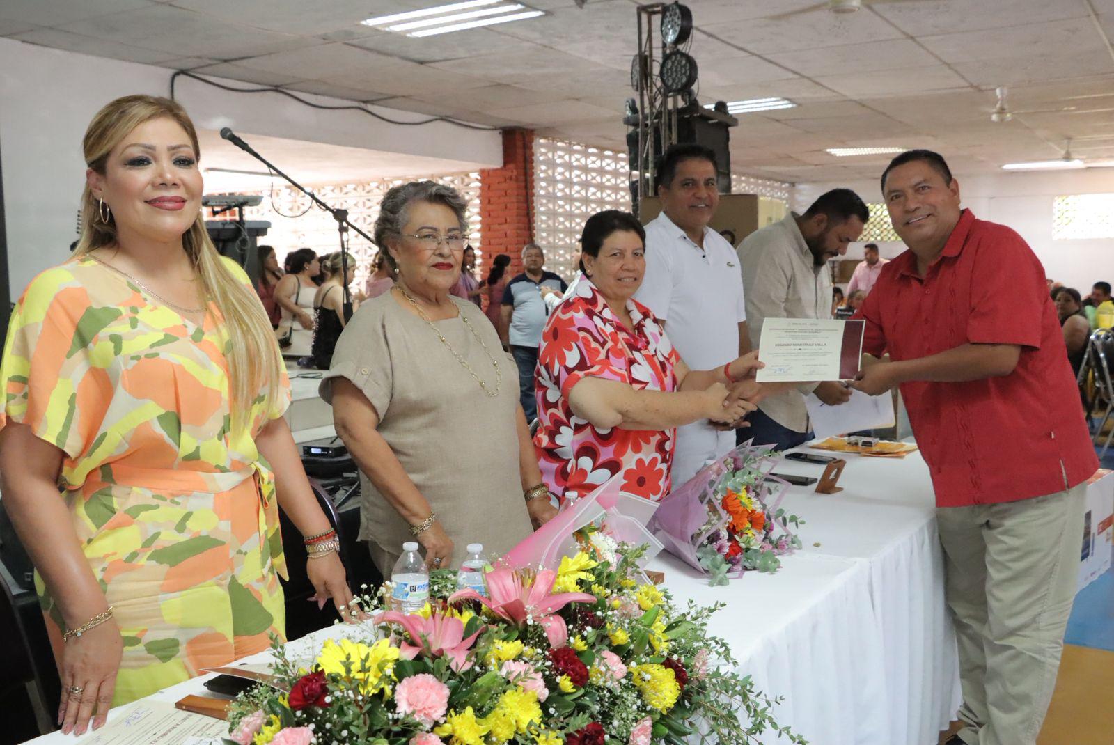 $!Maestros viven su tradicional festejo en Rosario