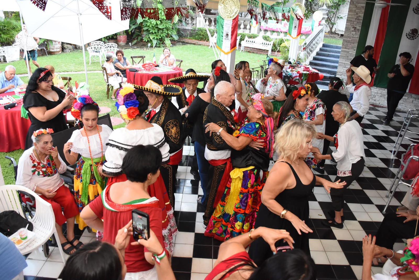 $!Los residentes de Plenitud con Calidad disfrutaron de una celebración especial con motivo del Día de la Independencia de México.