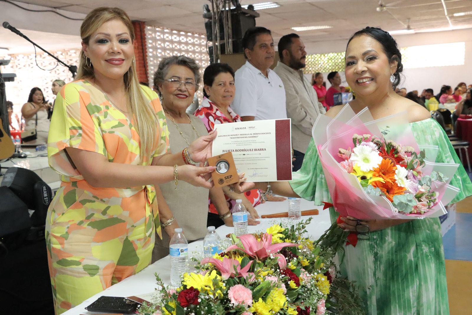$!Maestros viven su tradicional festejo en Rosario
