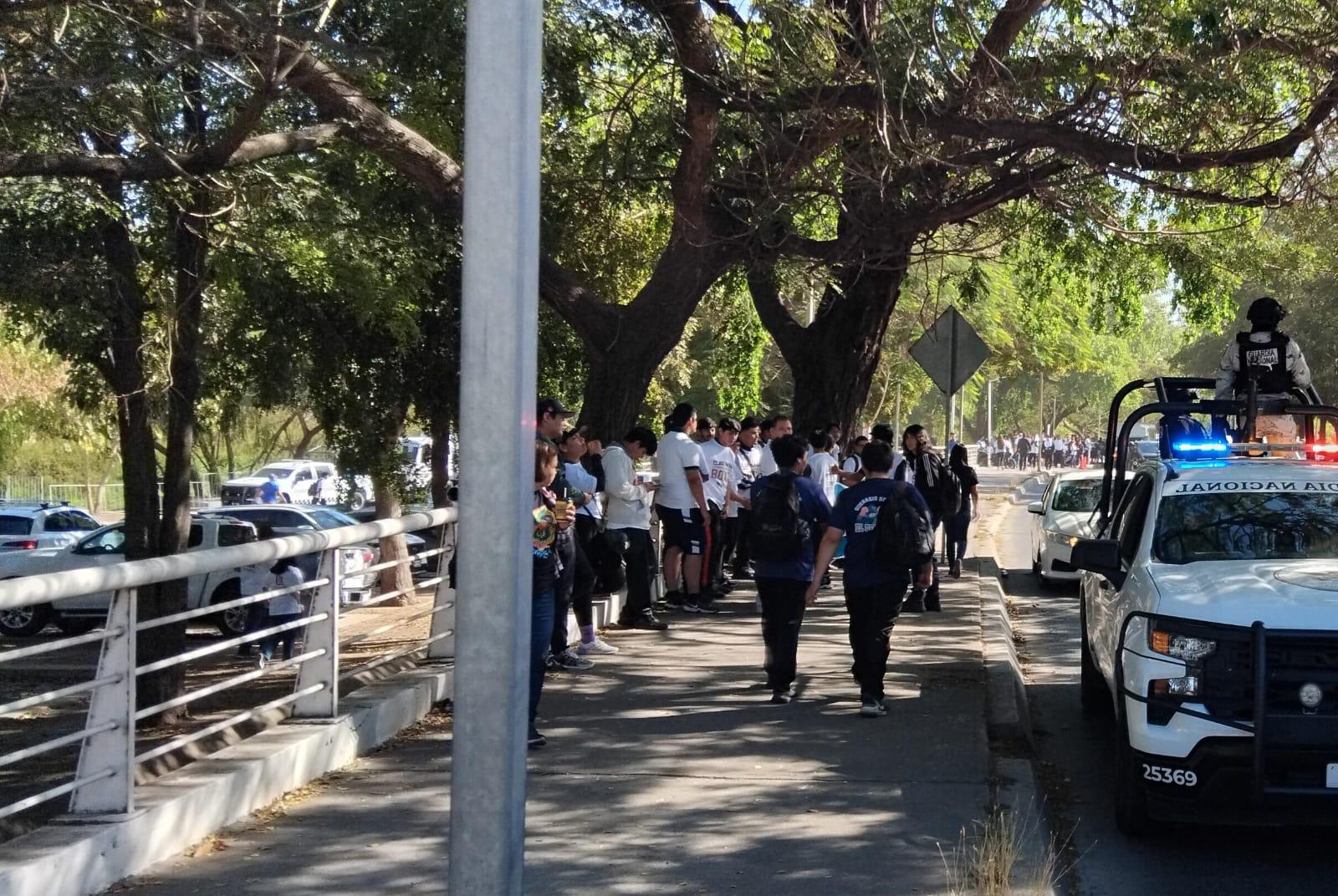 $!Con camiones del Cobaes, Conalep y DIF, llenan evento deportivo del Gobierno de Sinaloa