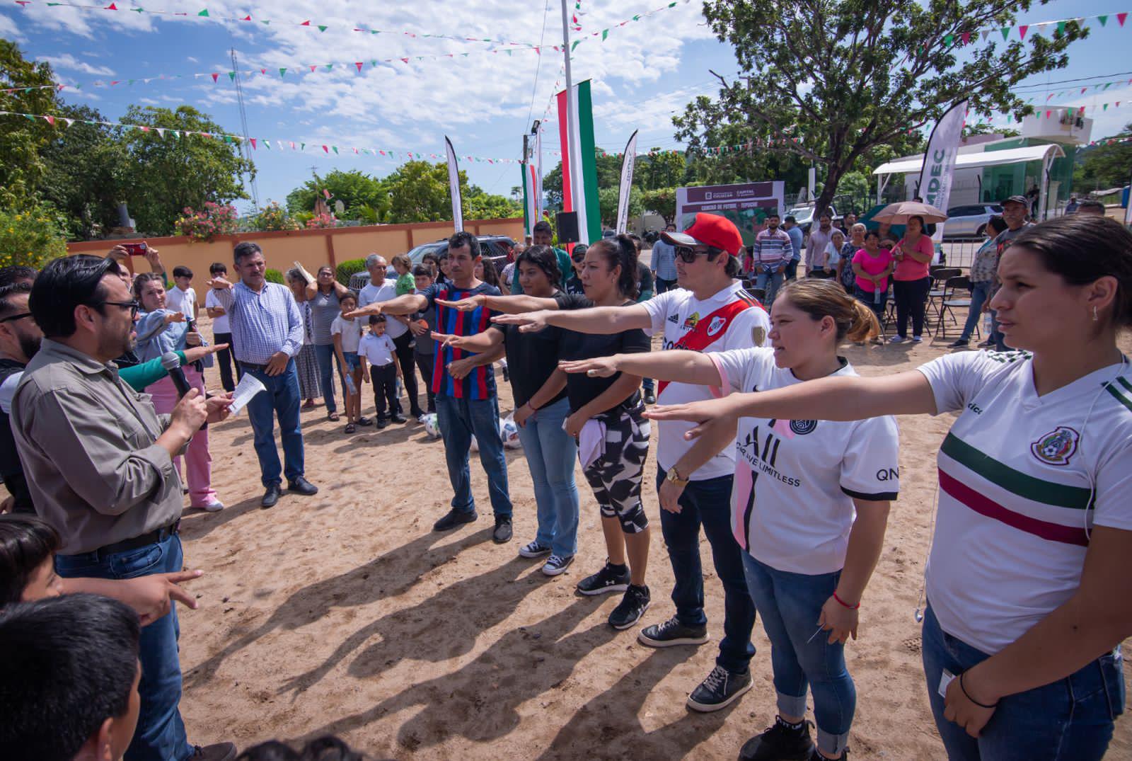 $!Entrega Alcalde de Culiacán canchas de basquetbol rehabilitadas en Tepuche
