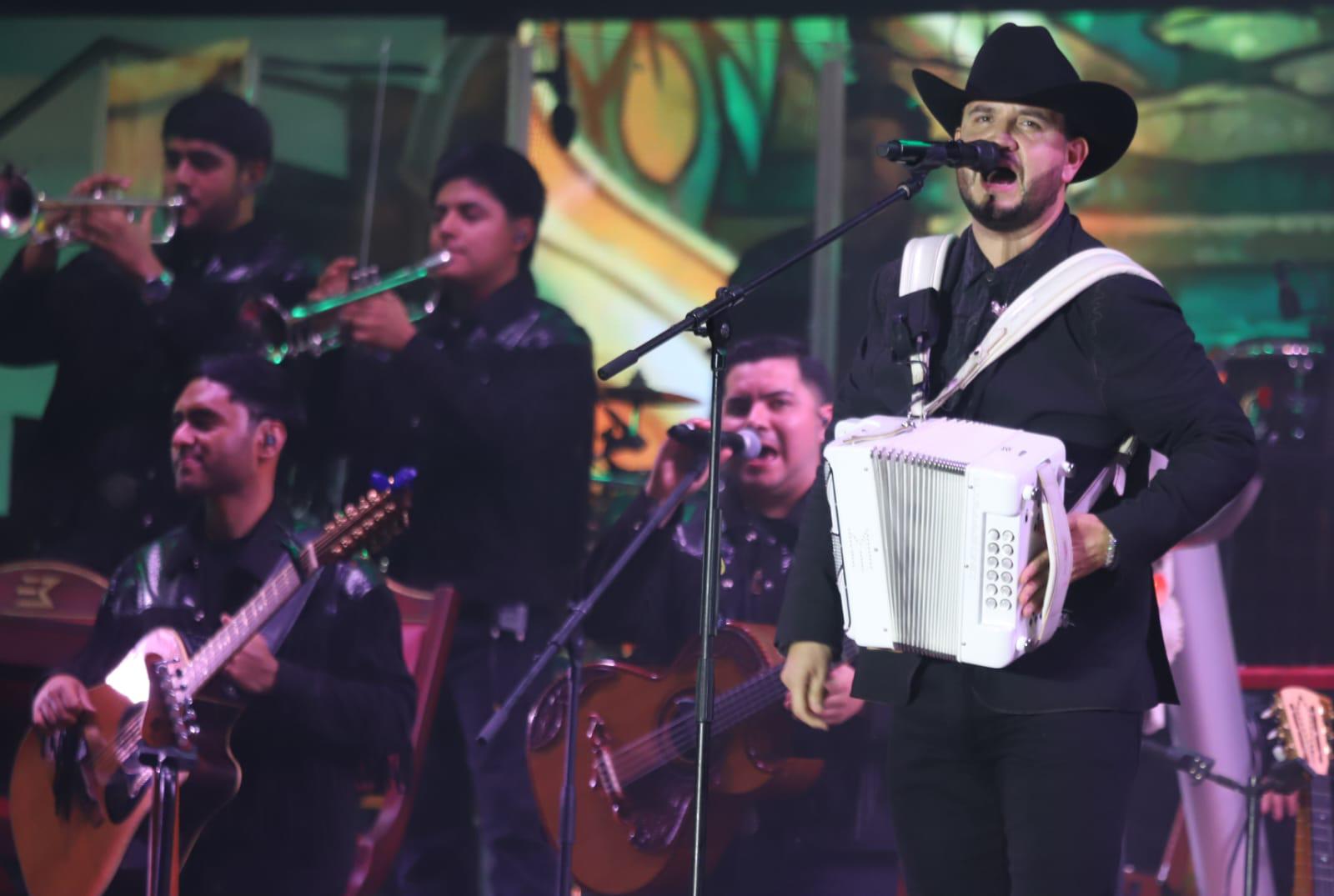 $!Arranca el Carnaval de Mazatlán con la coronación del Rey de la Alegría, Javier I