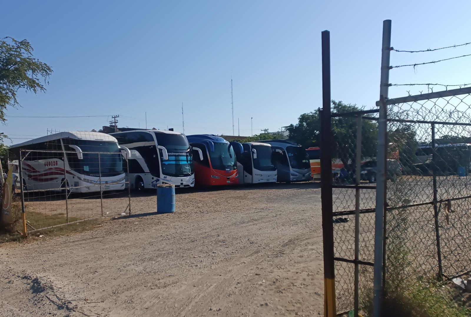 $!Estacionamiento de camiones charteros en Mazatlán cerró diciembre con 90 por ciento de ocupación