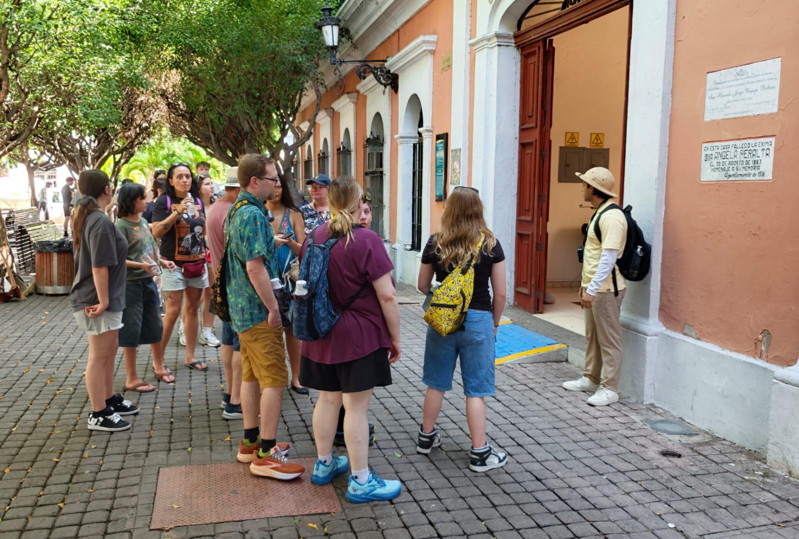 $!Arriba a Mazatlán el crucero ‘Navigator Of The Seas’ con casi 5 mil turistas y tripulantes