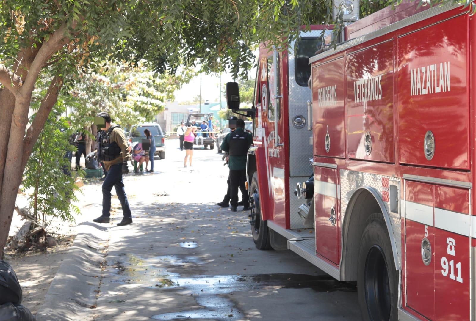 $!En explosión de vivienda mueren madre e hijo en el fraccionamiento Santa Fe de Mazatlán