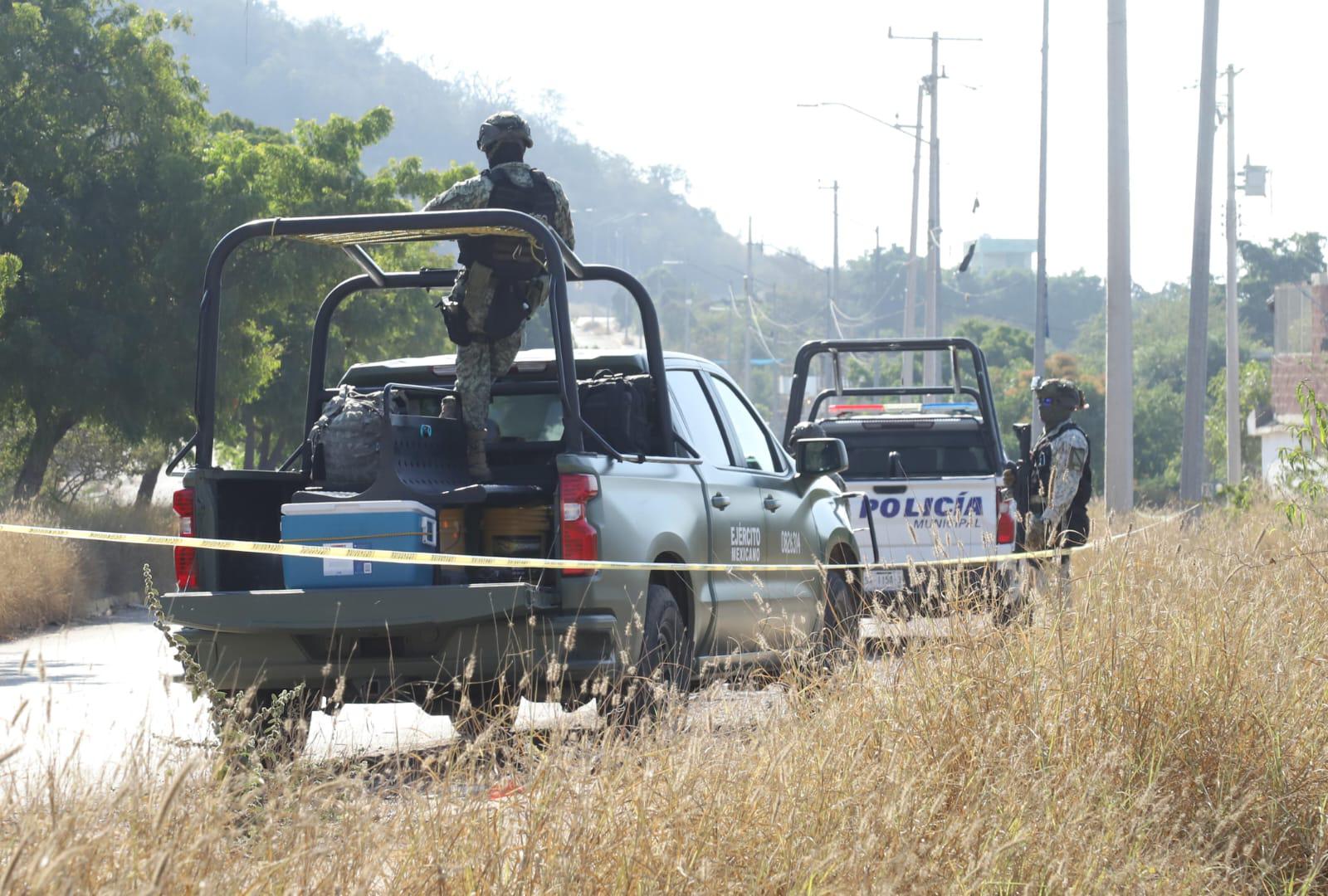 $!Tiran cuerpo de un hombre en camino de terracería al sur de Mazatlán