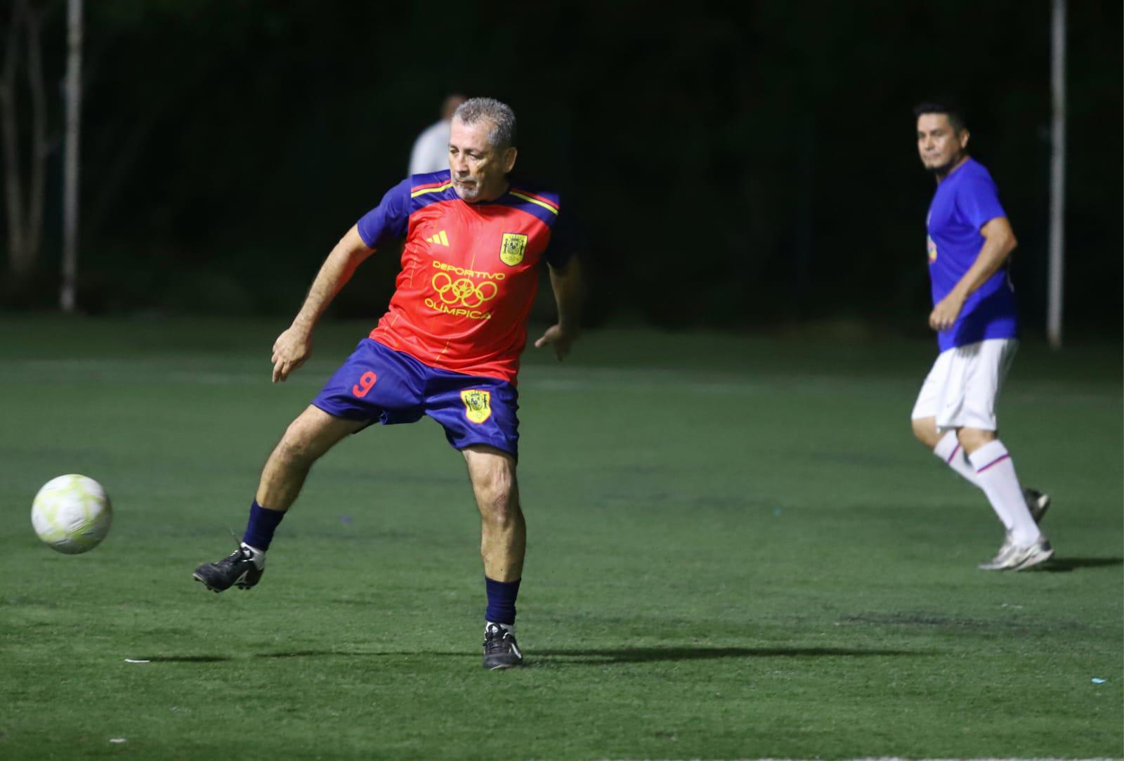 $!Frutería Bernal arranca con goleada y Costa Marinera defiende su corona en Torneo de Futbol del Recuerdo