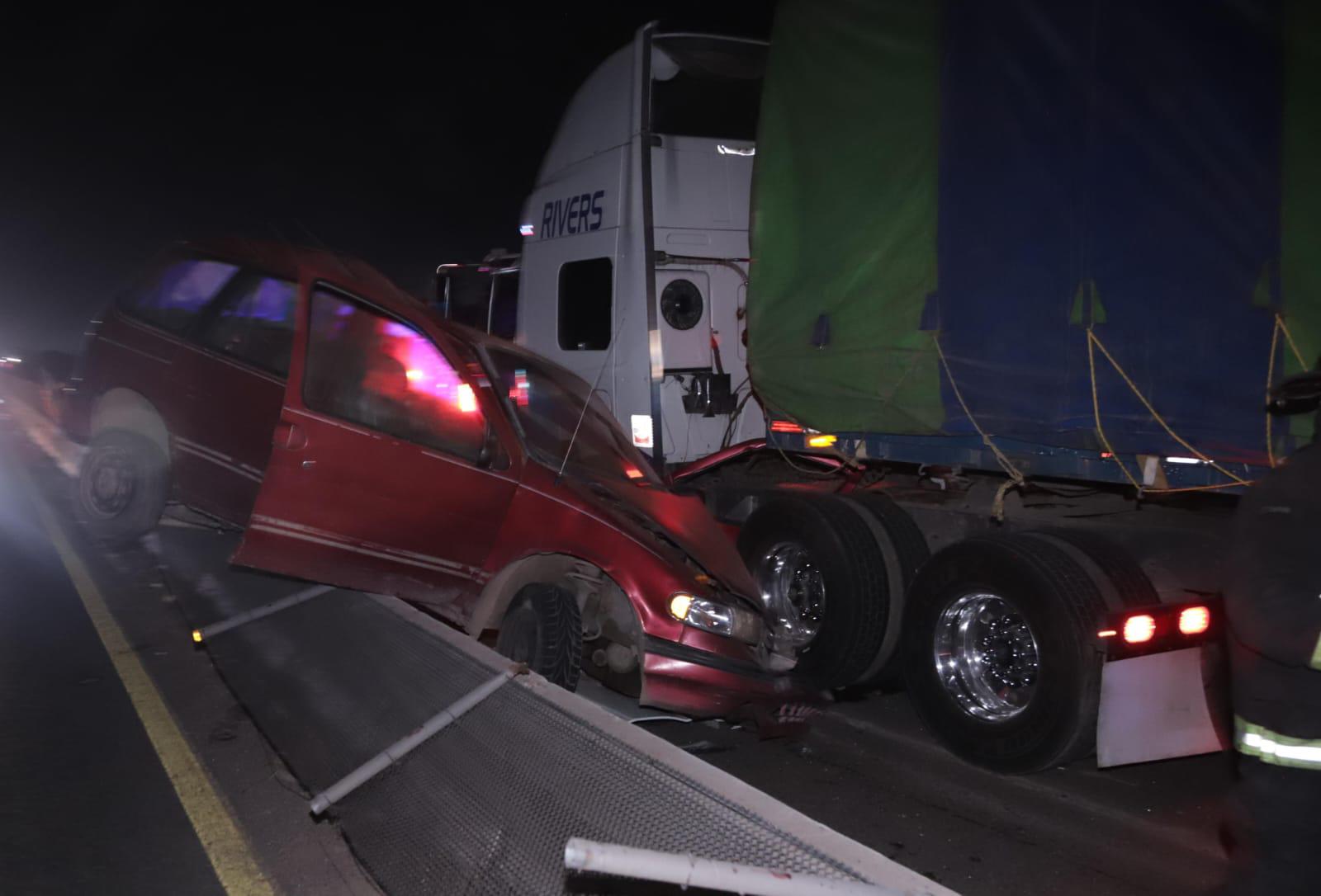 $!Aparatosa carambola en la Internacional, al sur de Mazatlán, deja 2 muertos y 8 heridos