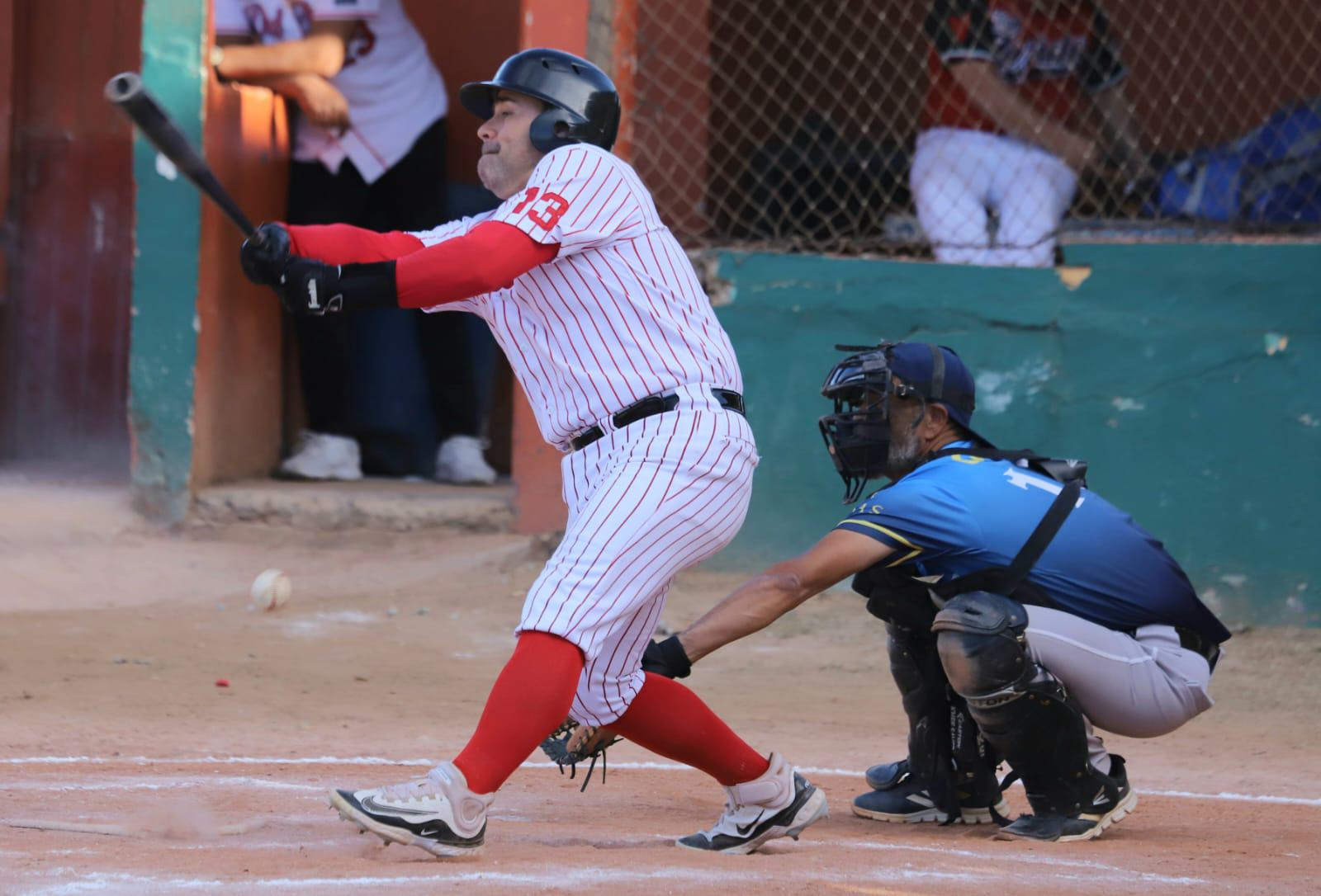 $!Familia Kelly domina duelo en la cumbre en Liga Meseros