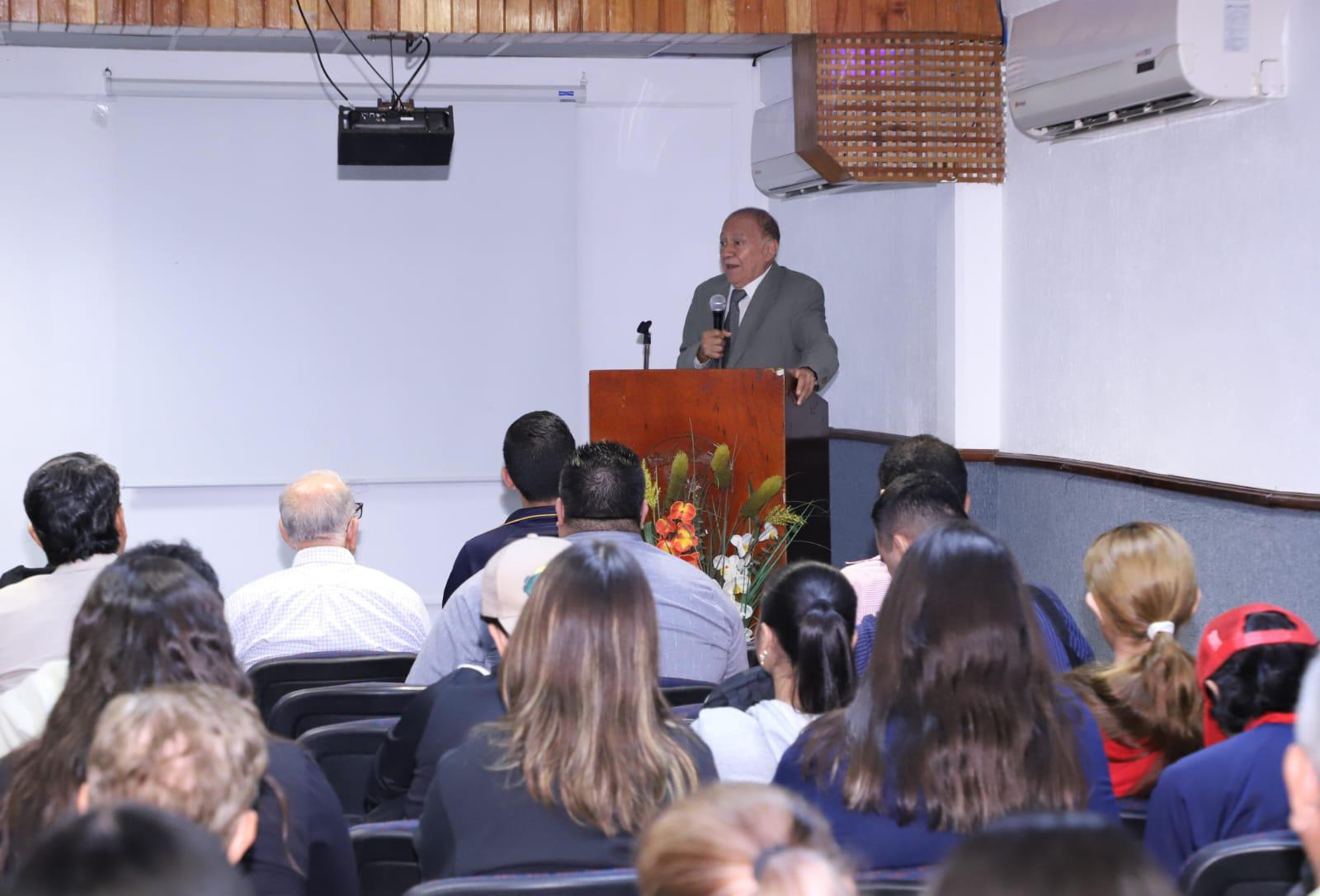 $!Recibe José Ángel Pescador Osuna el reconocimiento ‘Ernesto Galarza’