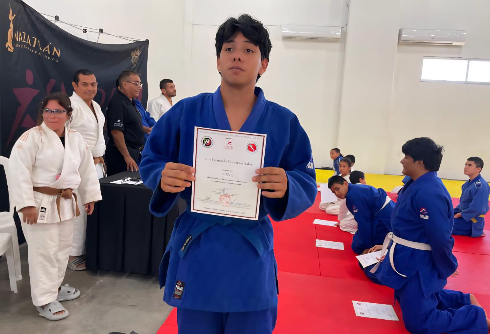 $!Judocas de Rosario y Mazatlán se gradúan en niveles de grados kyu