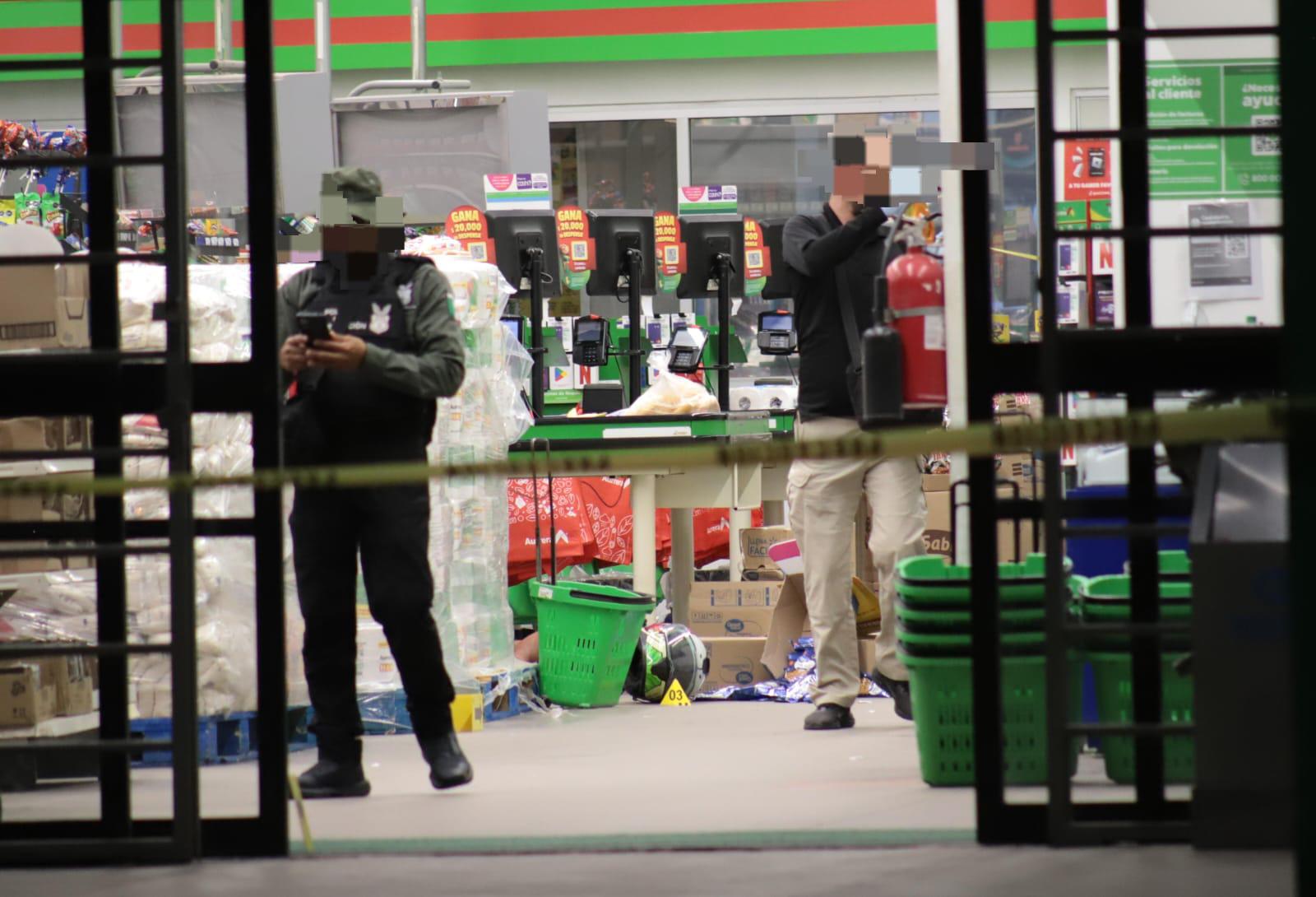 $!Asesinan a balazos a un hombre dentro de una tienda comercial en Pradera Dorada I, en Mazatlán